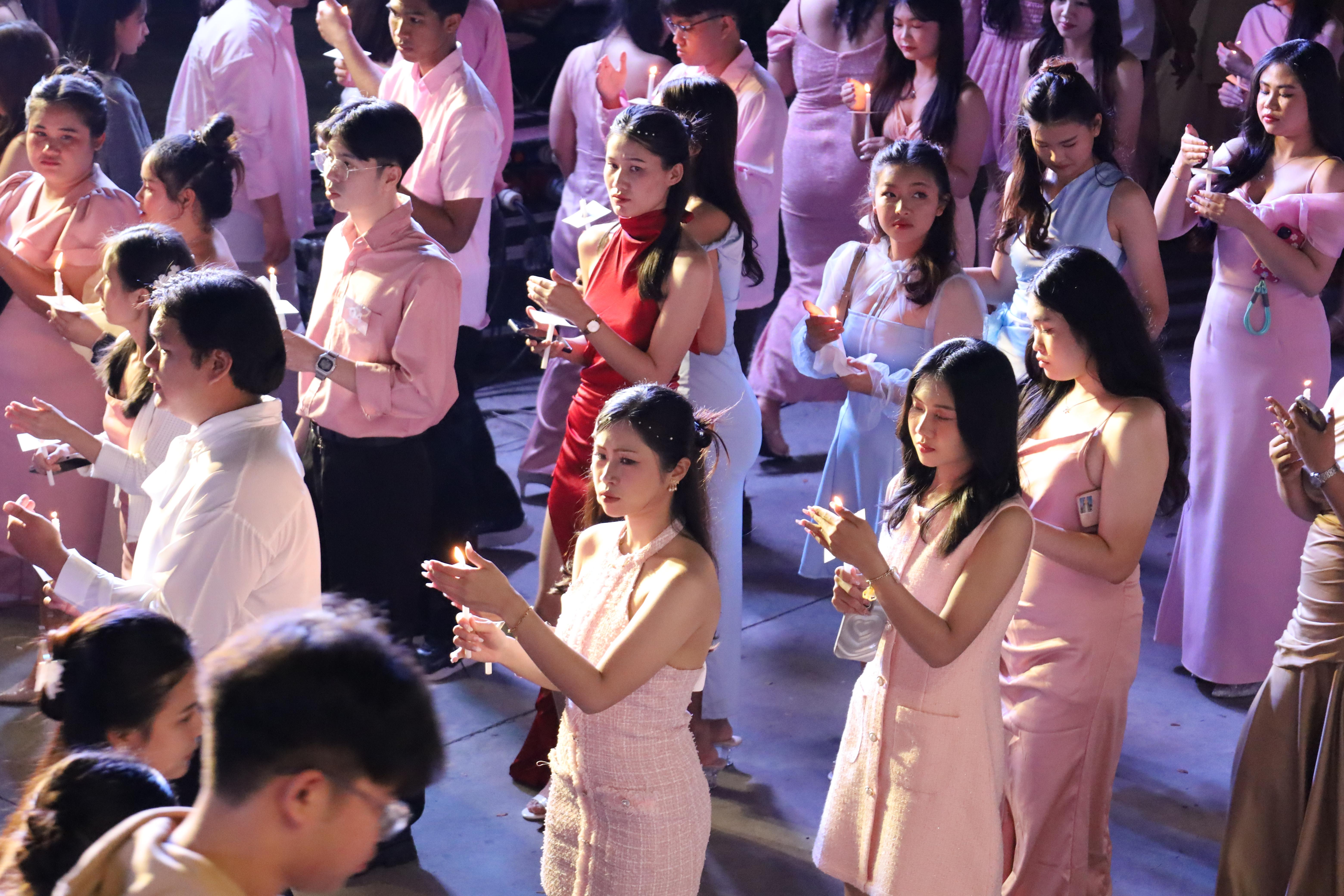 222. งานราตรีสีฟ้า