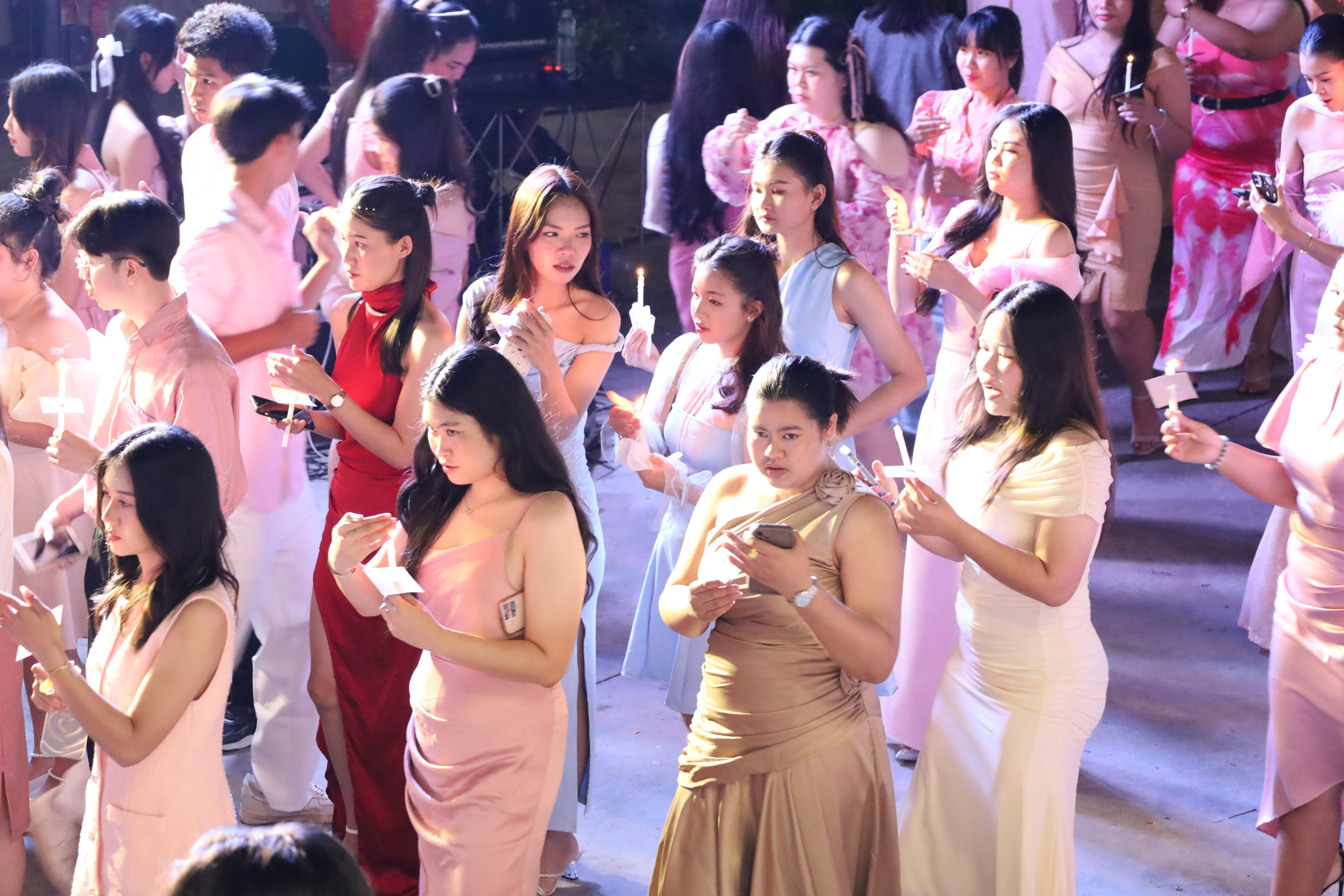 223. งานราตรีสีฟ้า