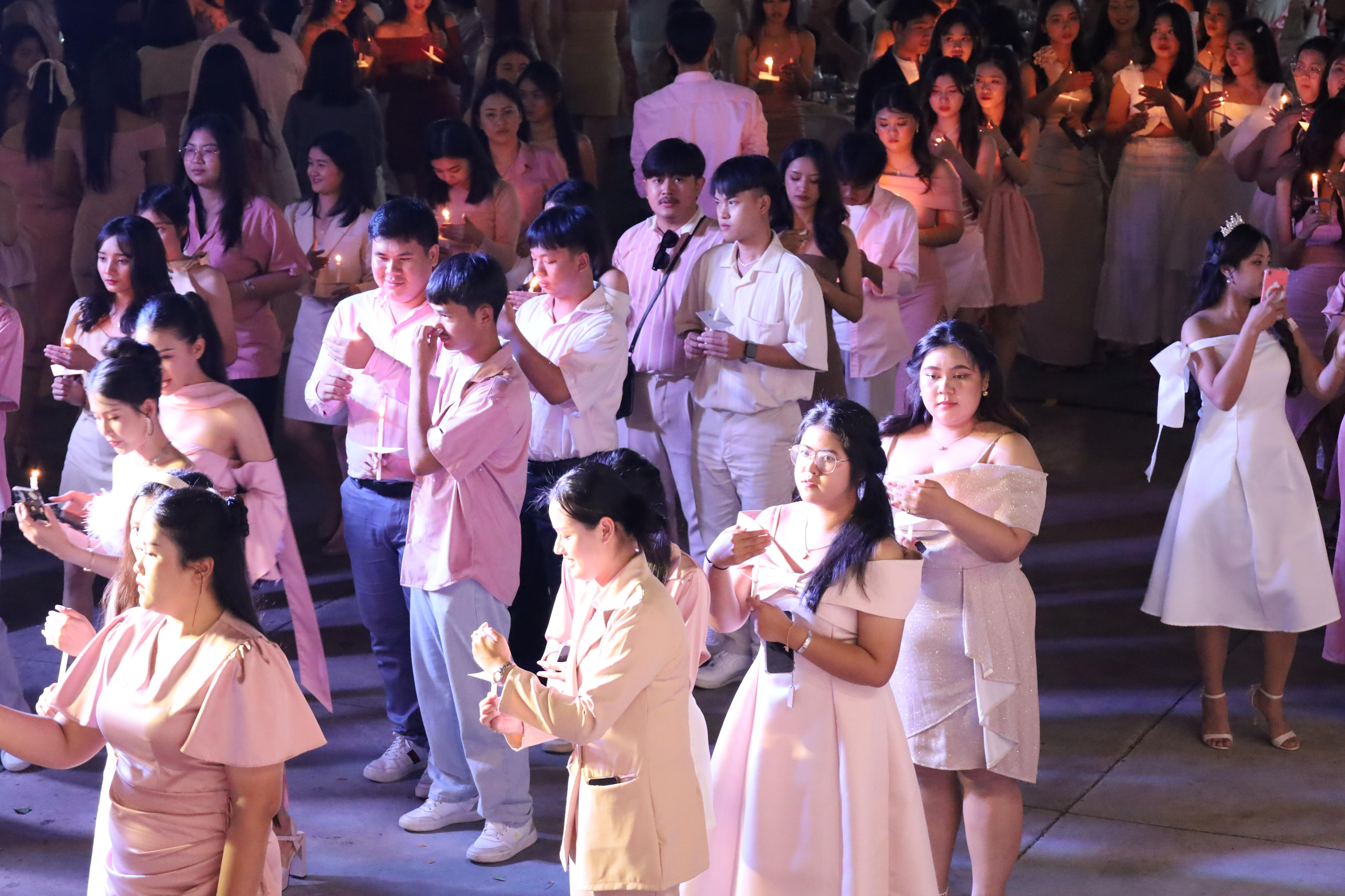 224. งานราตรีสีฟ้า