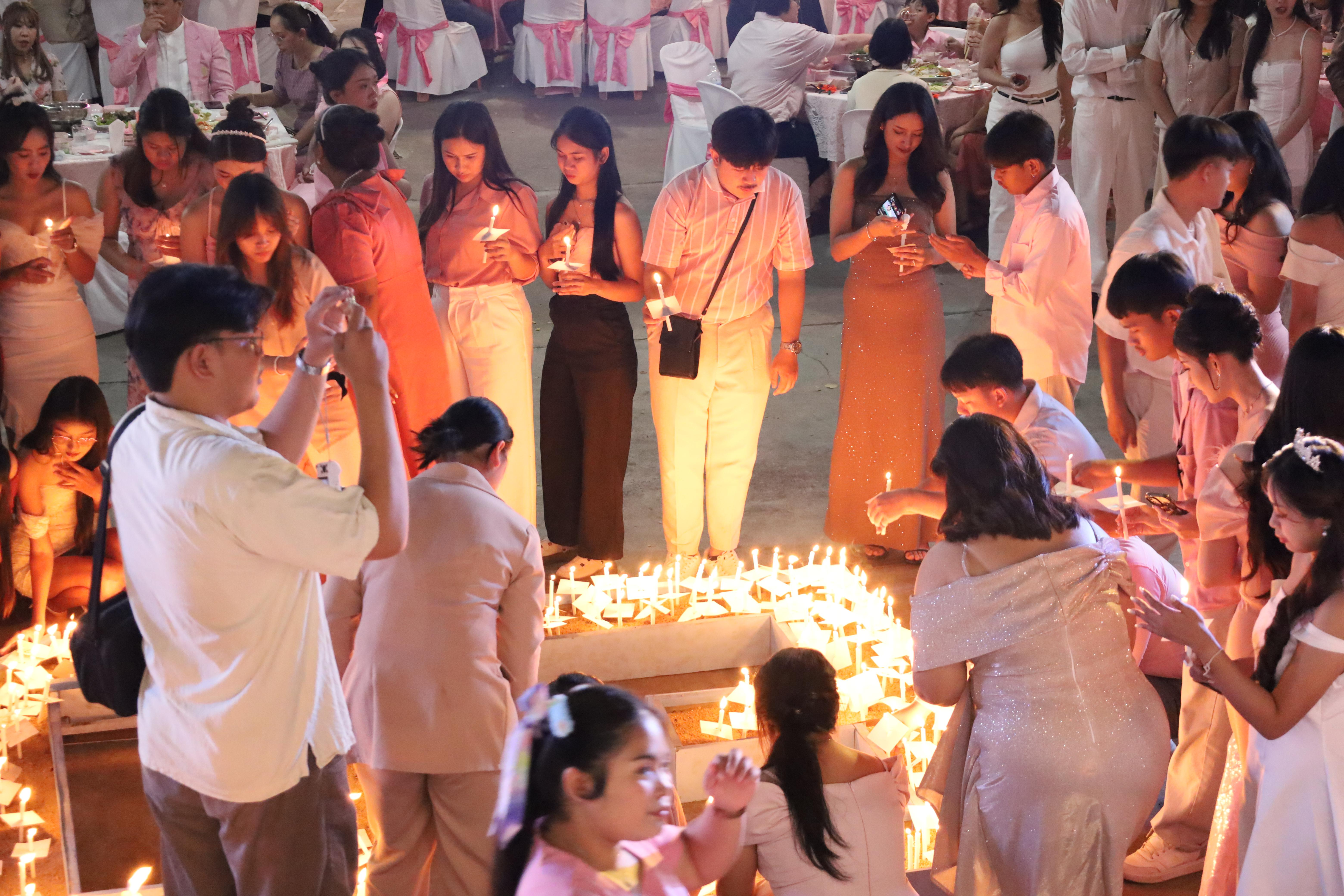 228. งานราตรีสีฟ้า