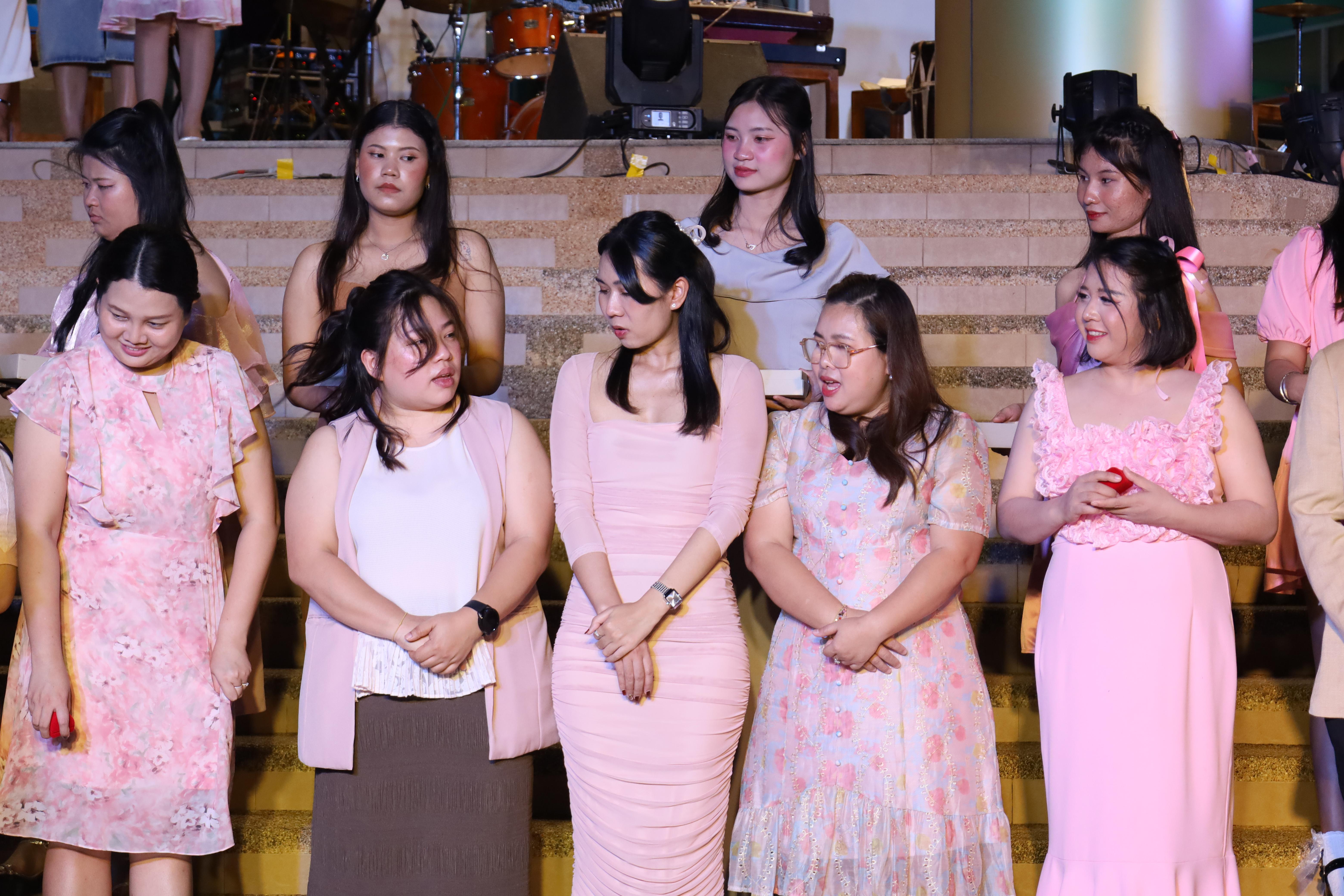 256. งานราตรีสีฟ้า