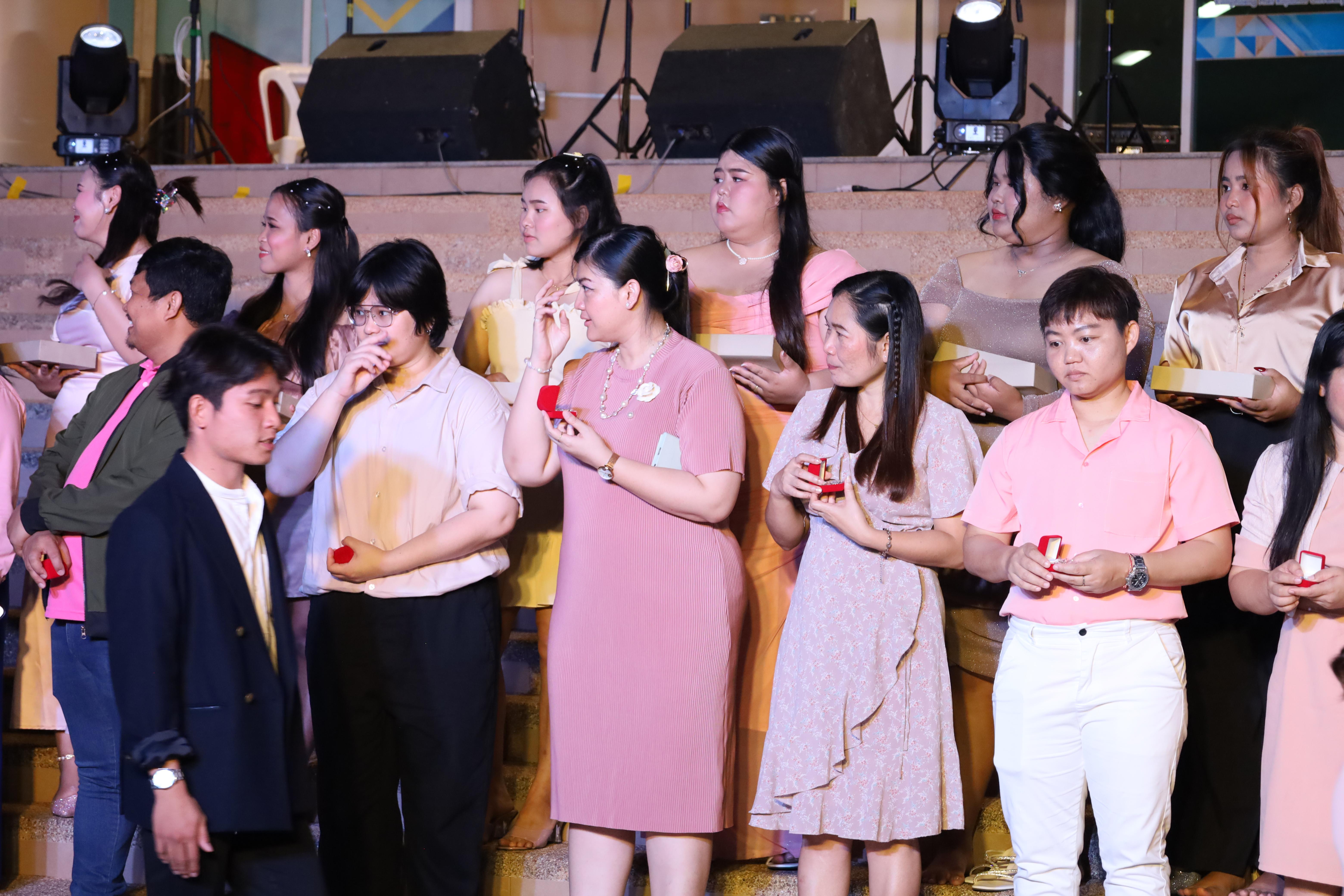 257. งานราตรีสีฟ้า
