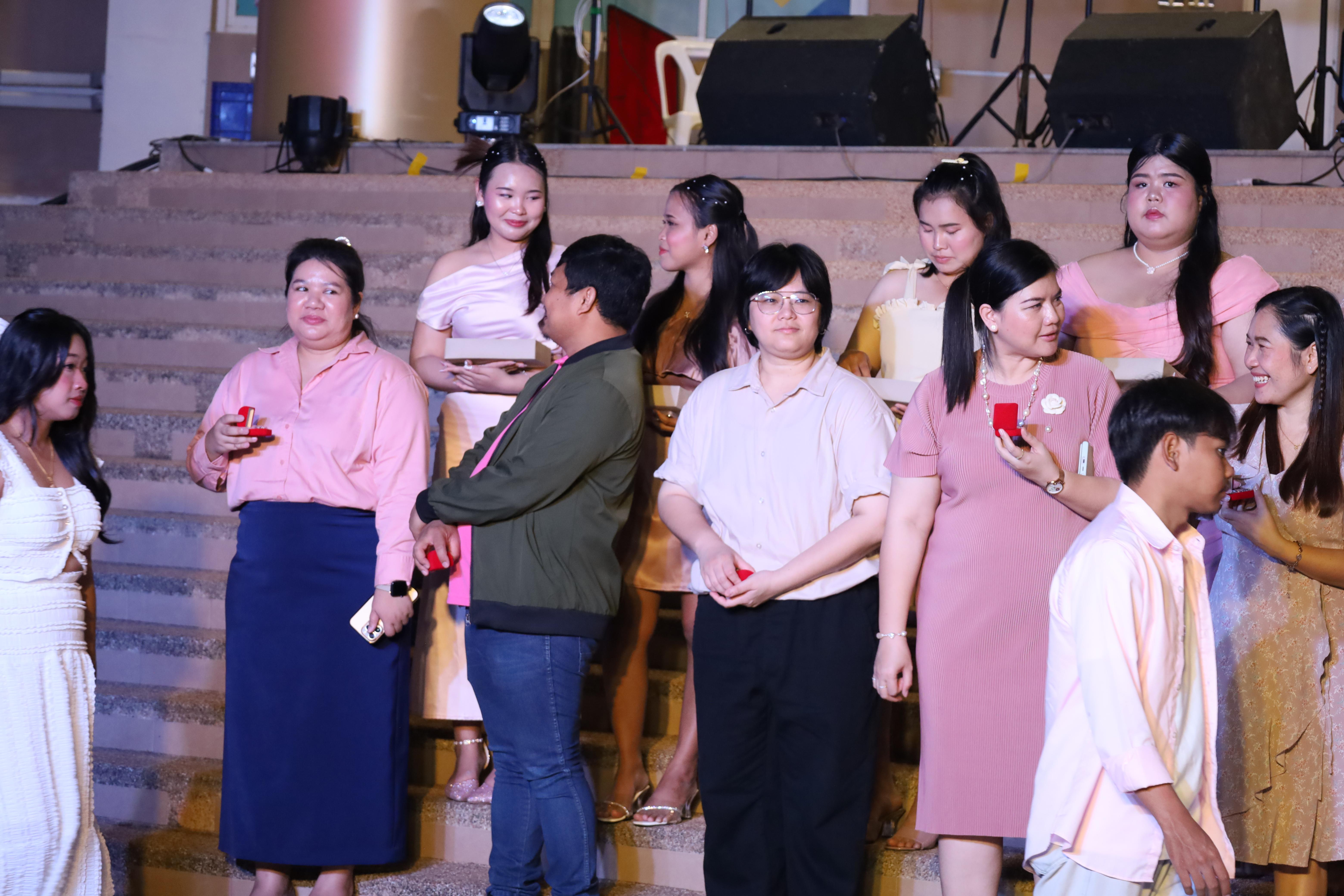 258. งานราตรีสีฟ้า