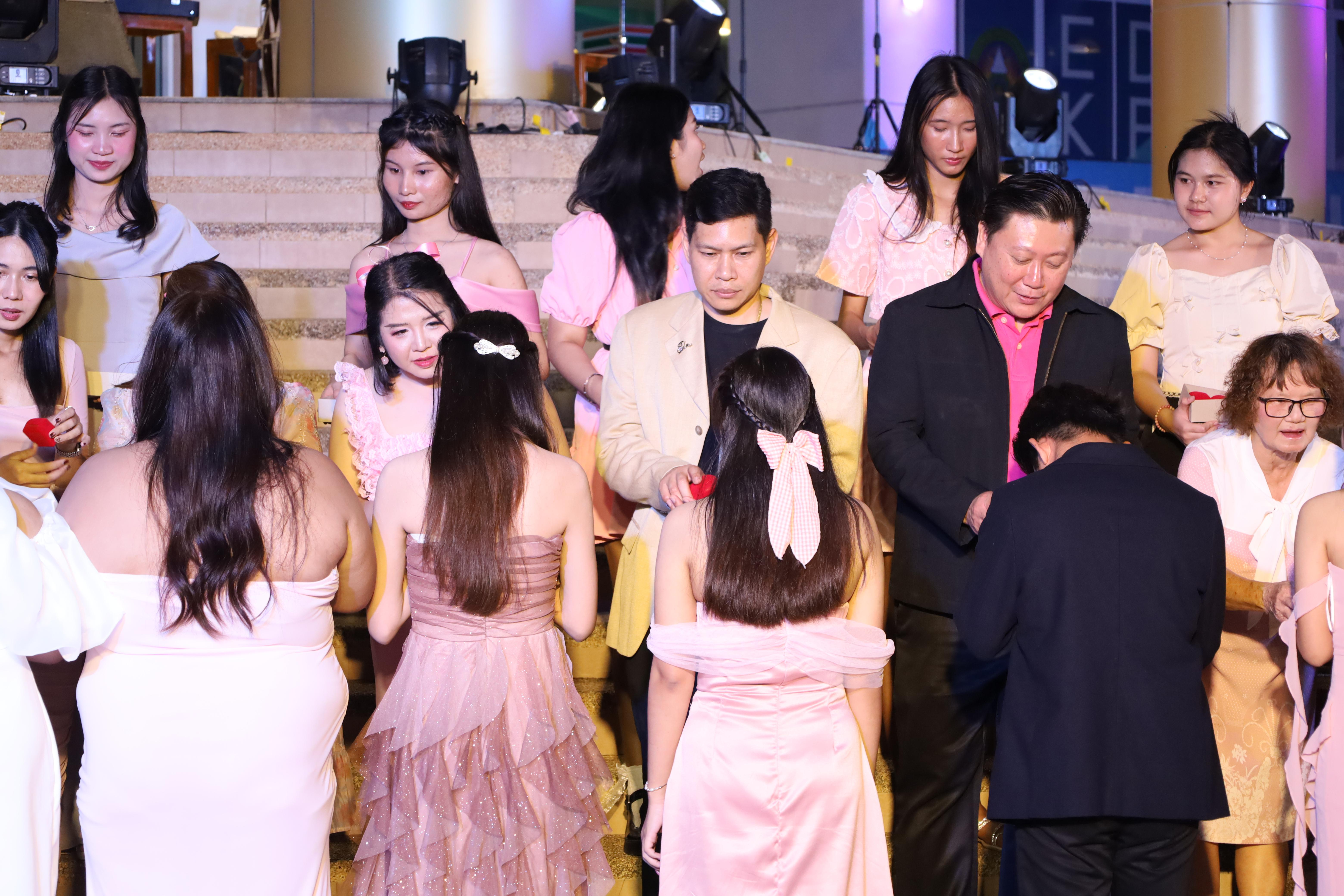259. งานราตรีสีฟ้า