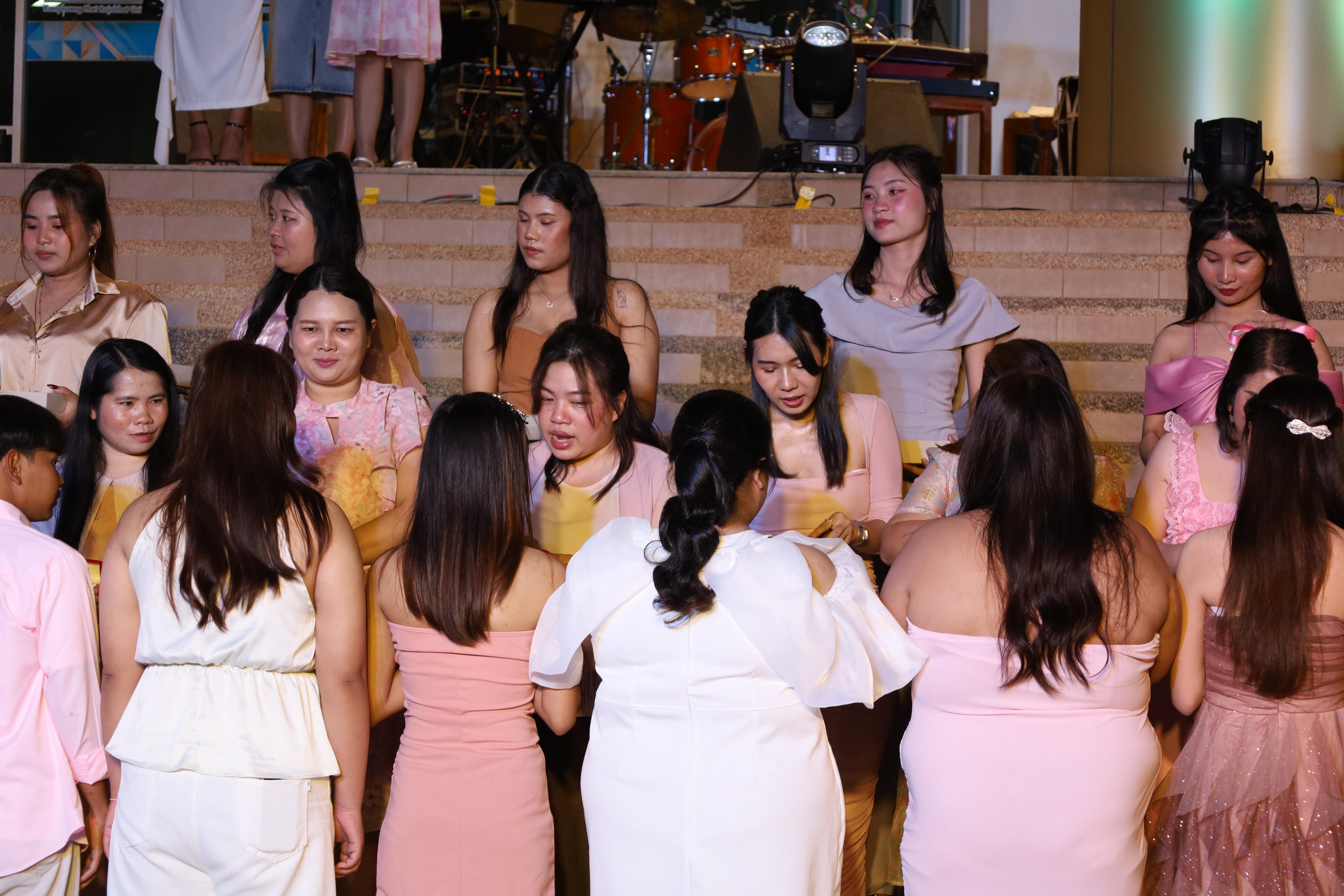 260. งานราตรีสีฟ้า