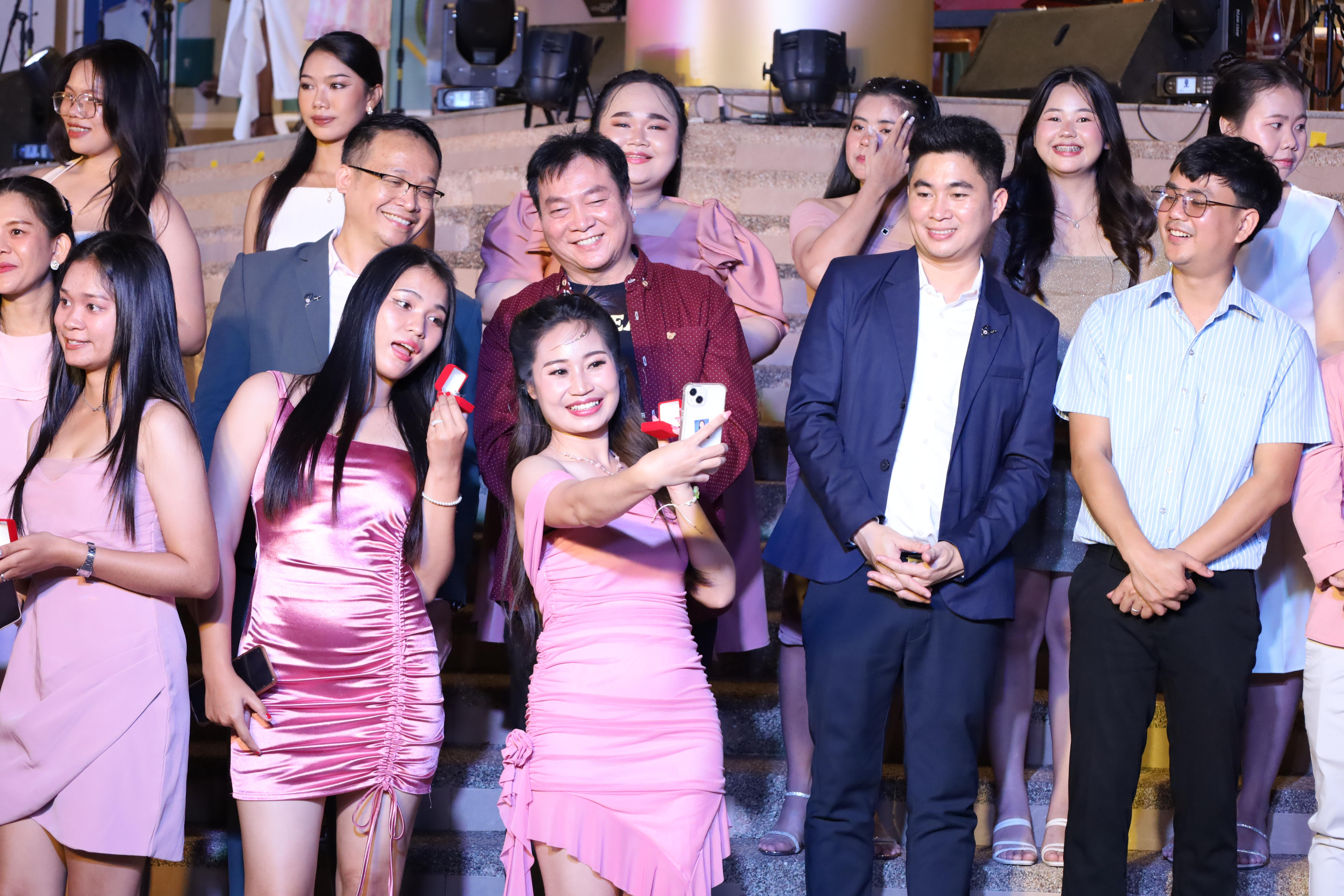 282. งานราตรีสีฟ้า