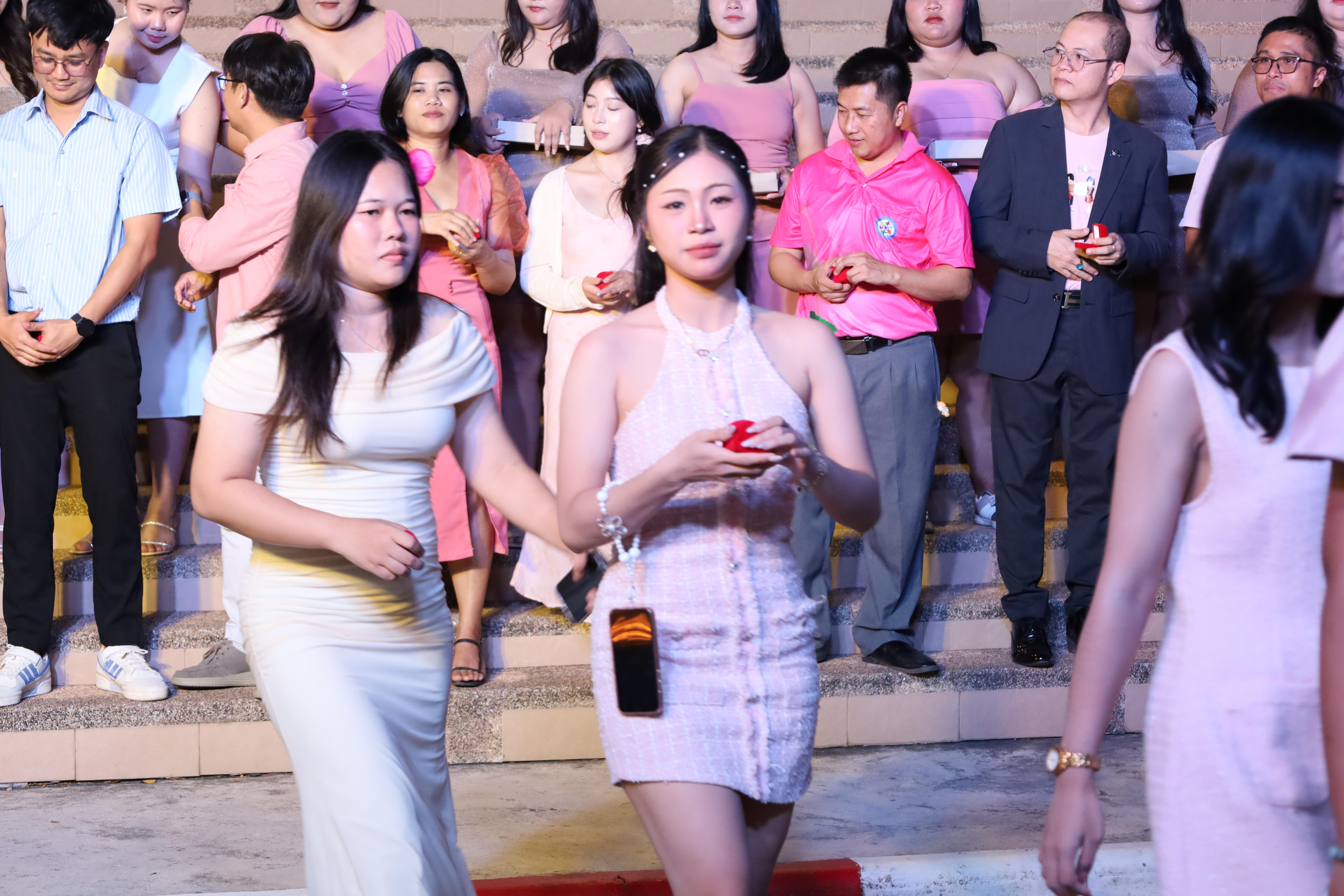 288. งานราตรีสีฟ้า