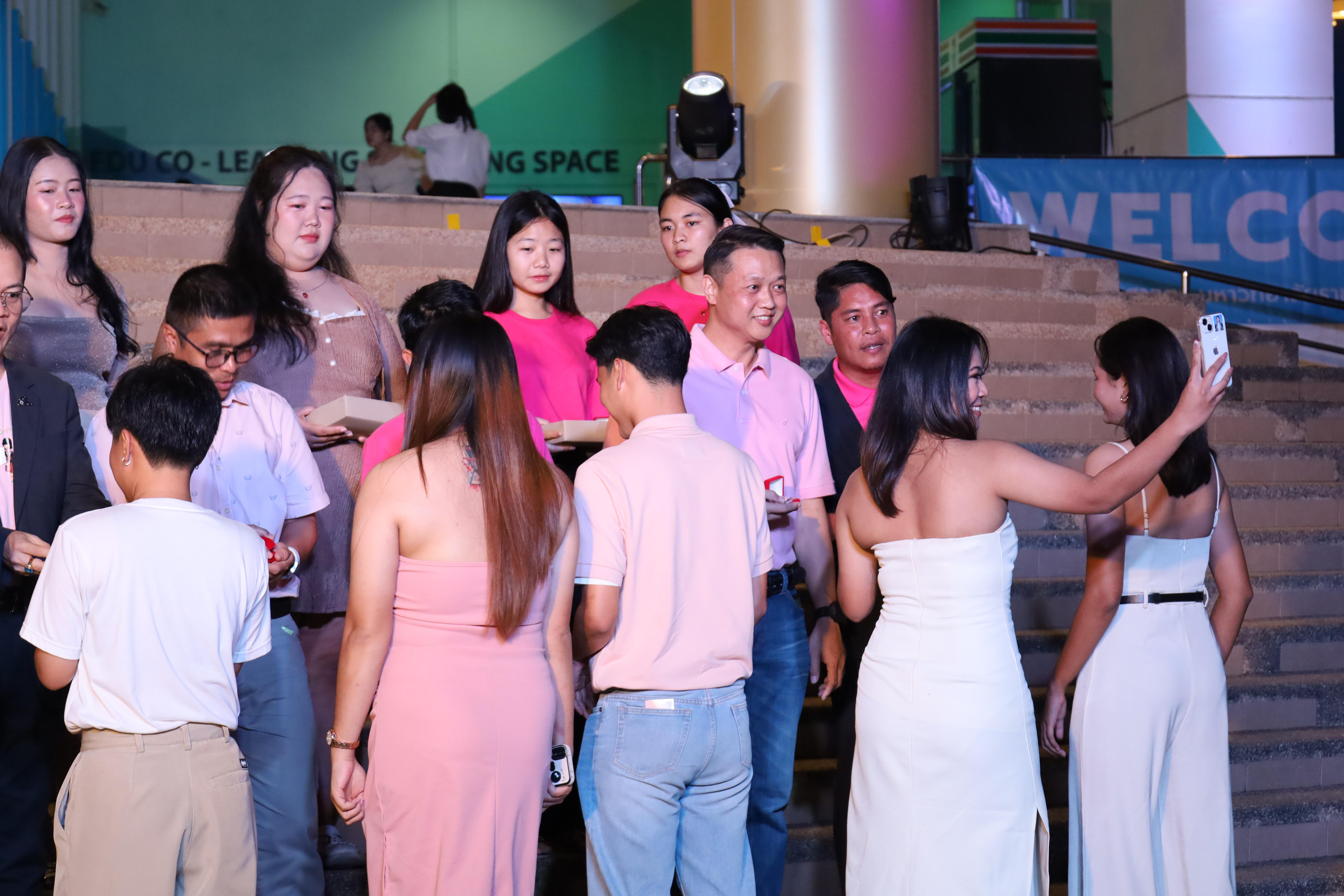 290. งานราตรีสีฟ้า