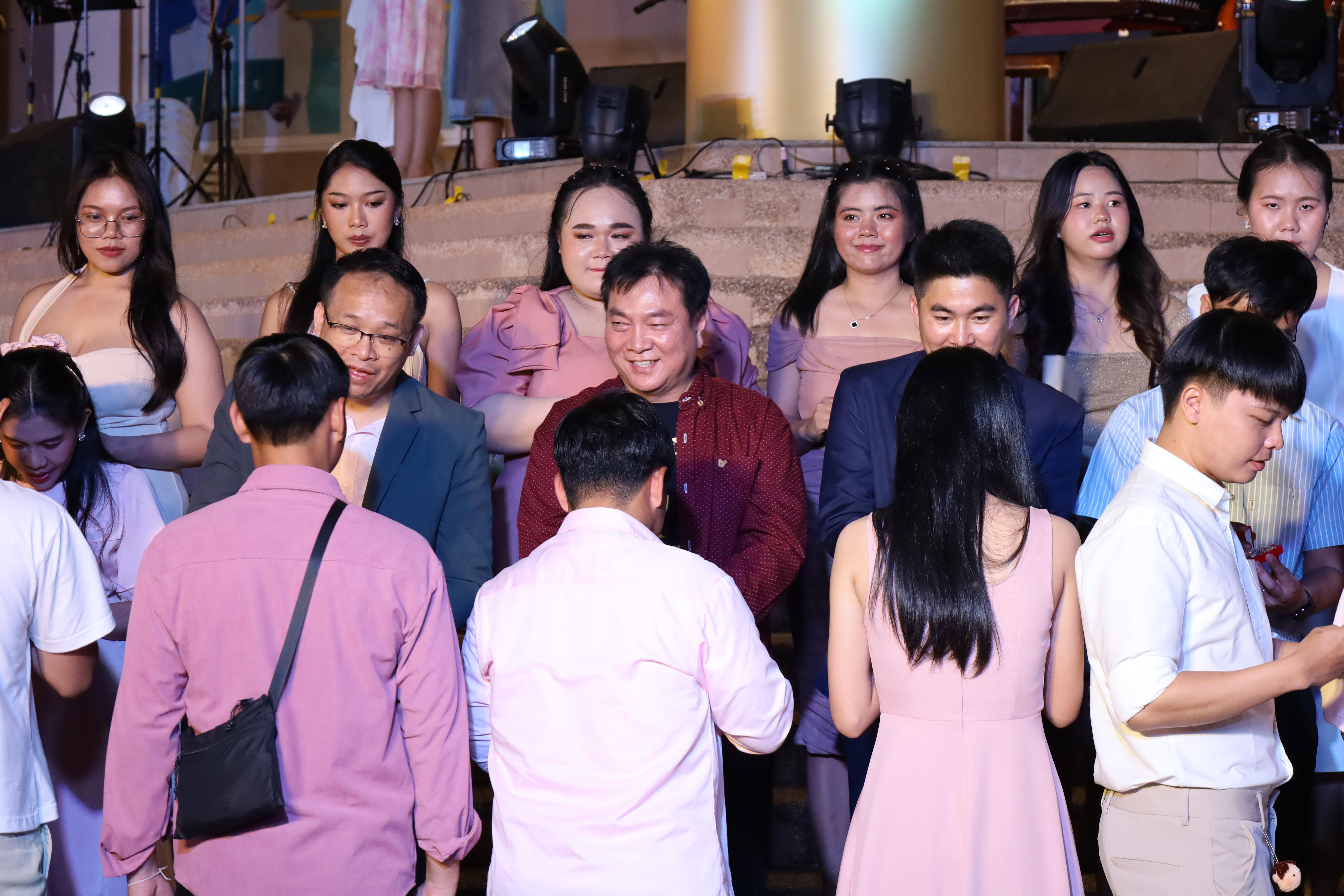 293. งานราตรีสีฟ้า