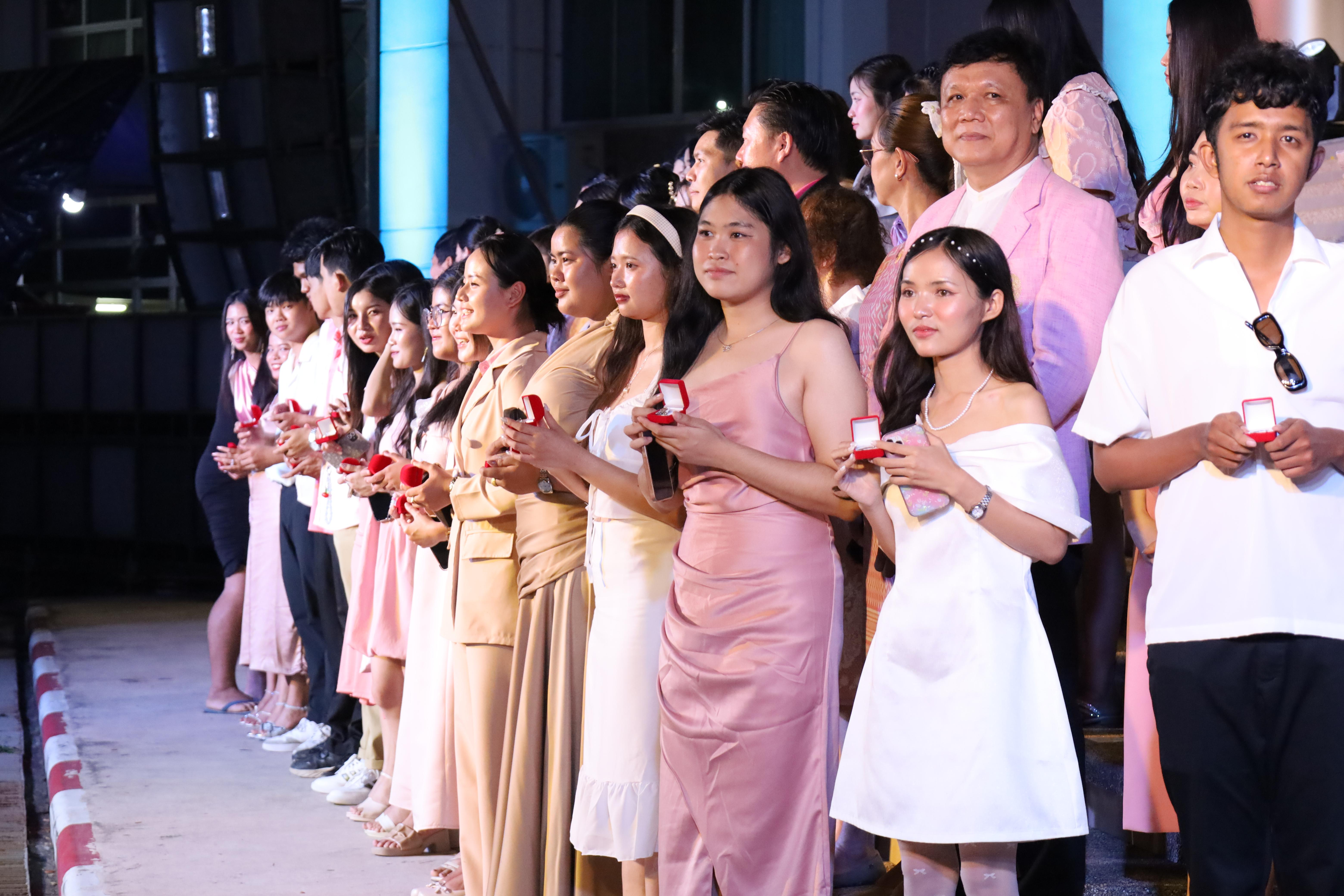 300. งานราตรีสีฟ้า