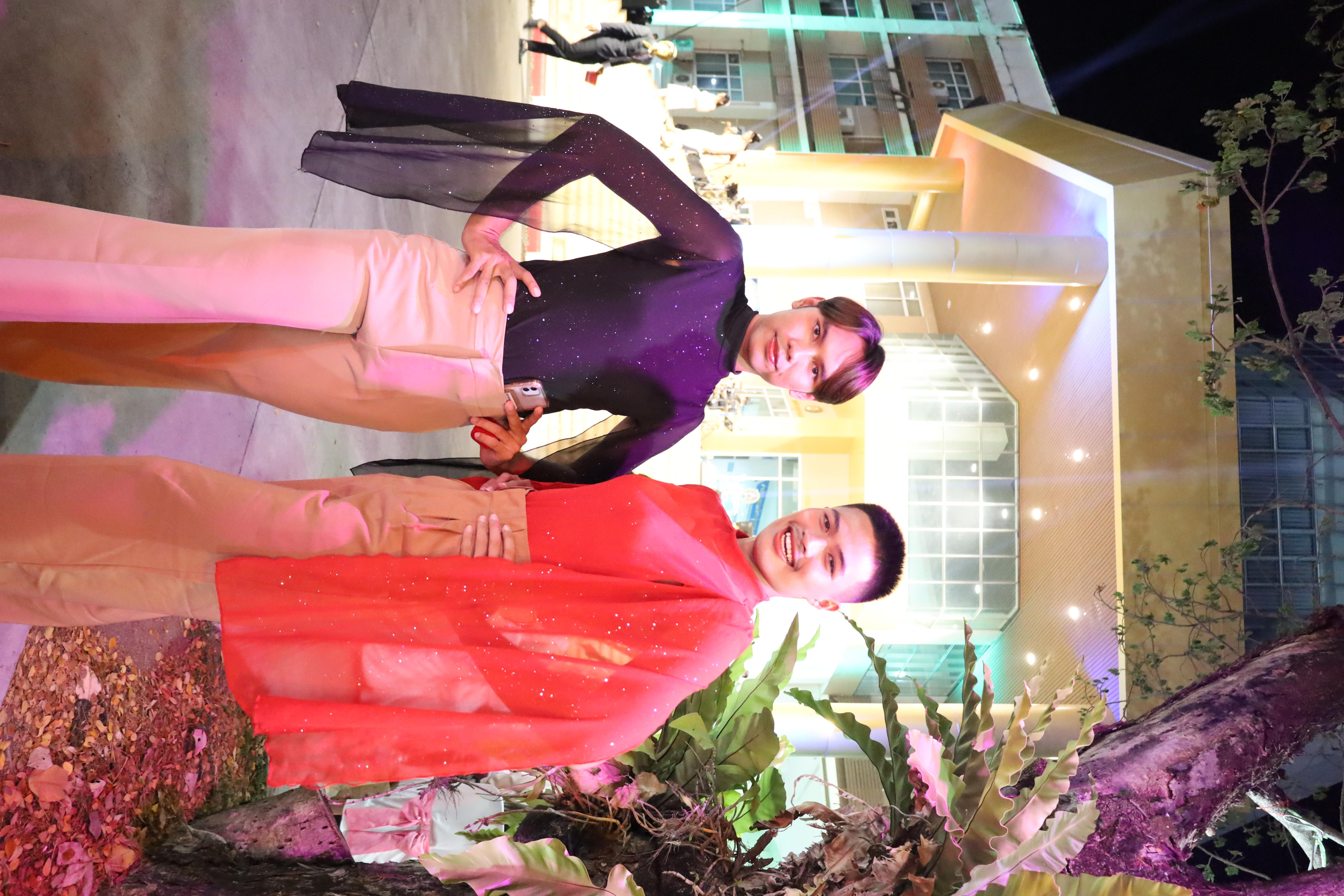 310. งานราตรีสีฟ้า