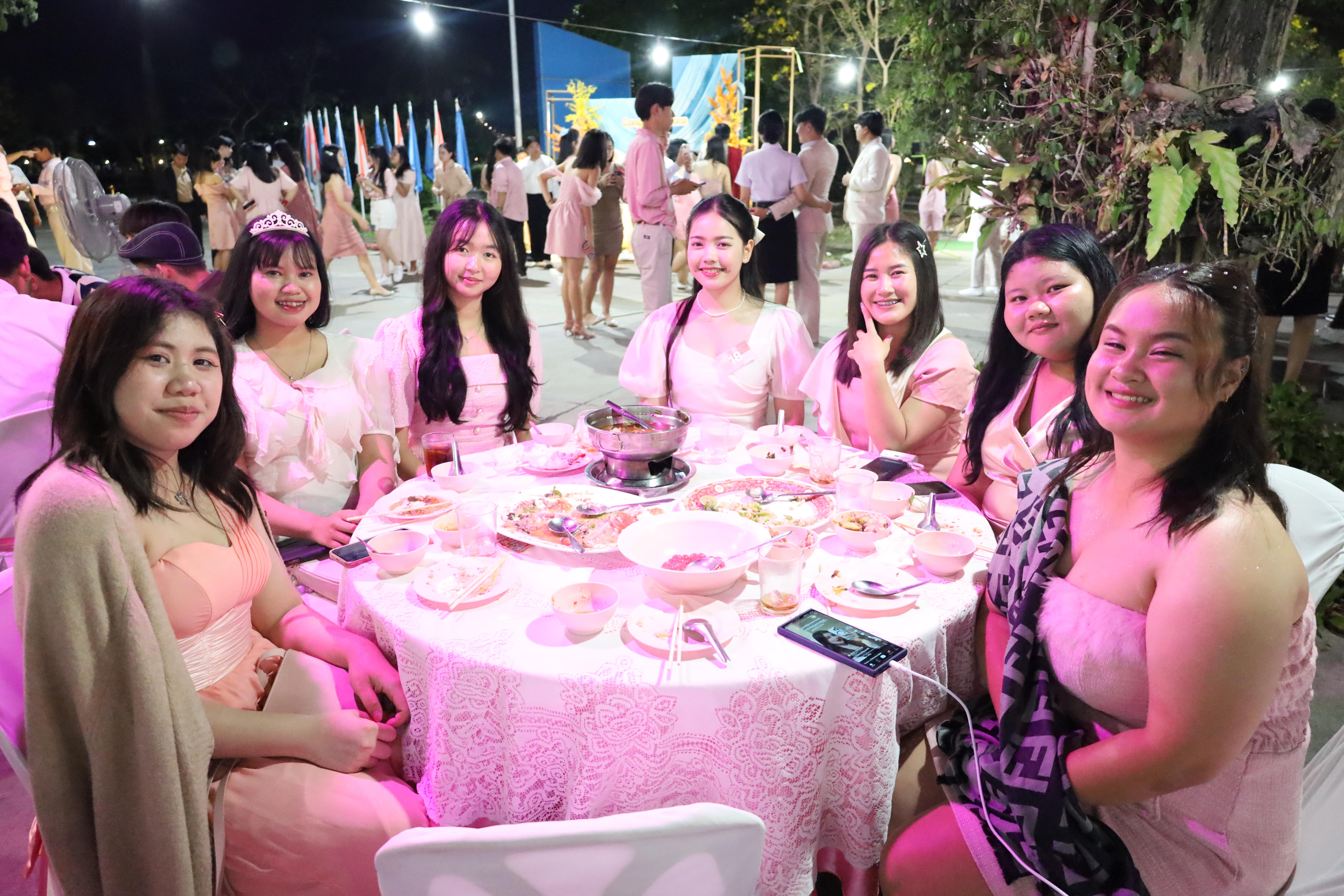 318. งานราตรีสีฟ้า
