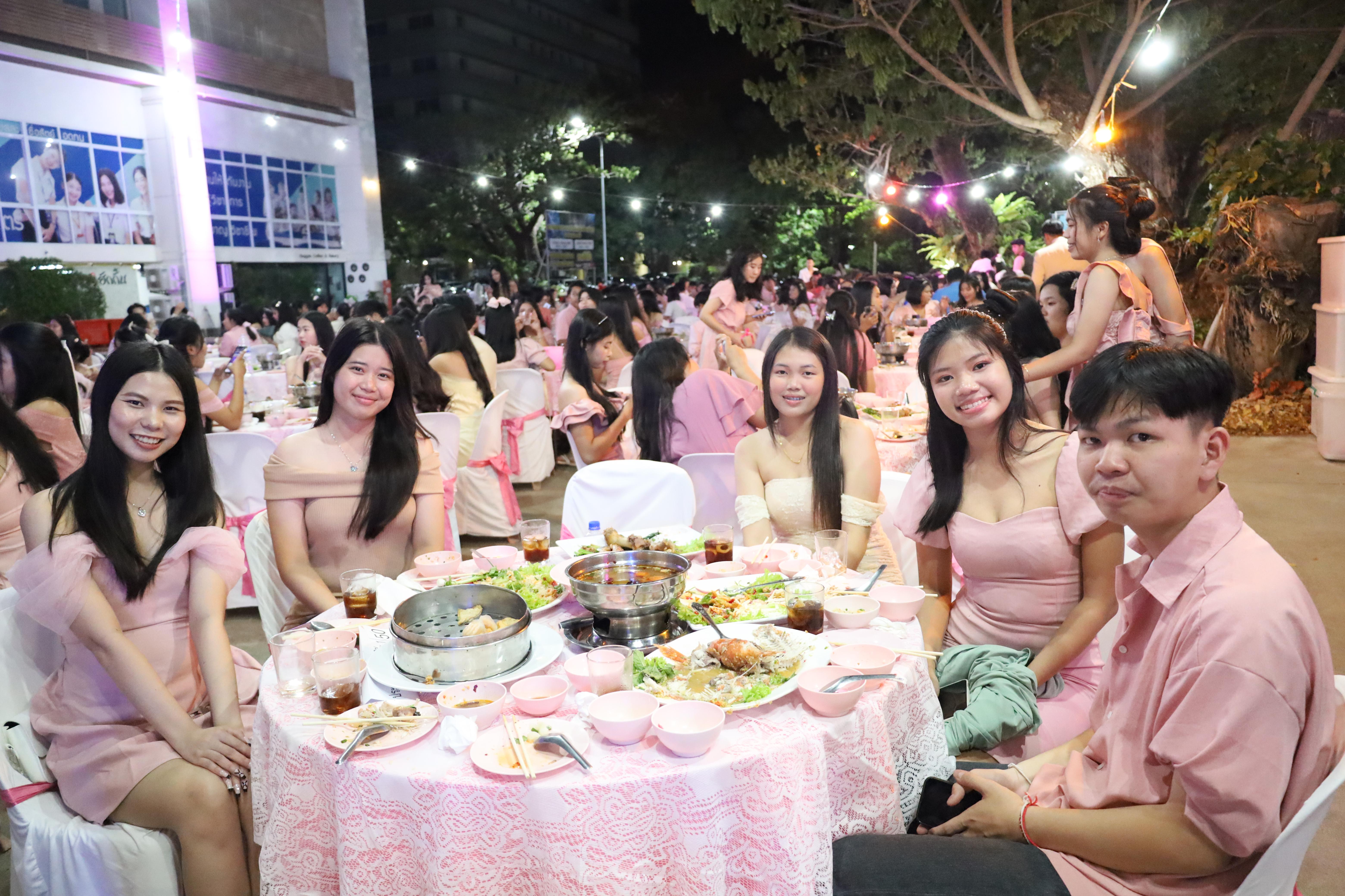 325. งานราตรีสีฟ้า