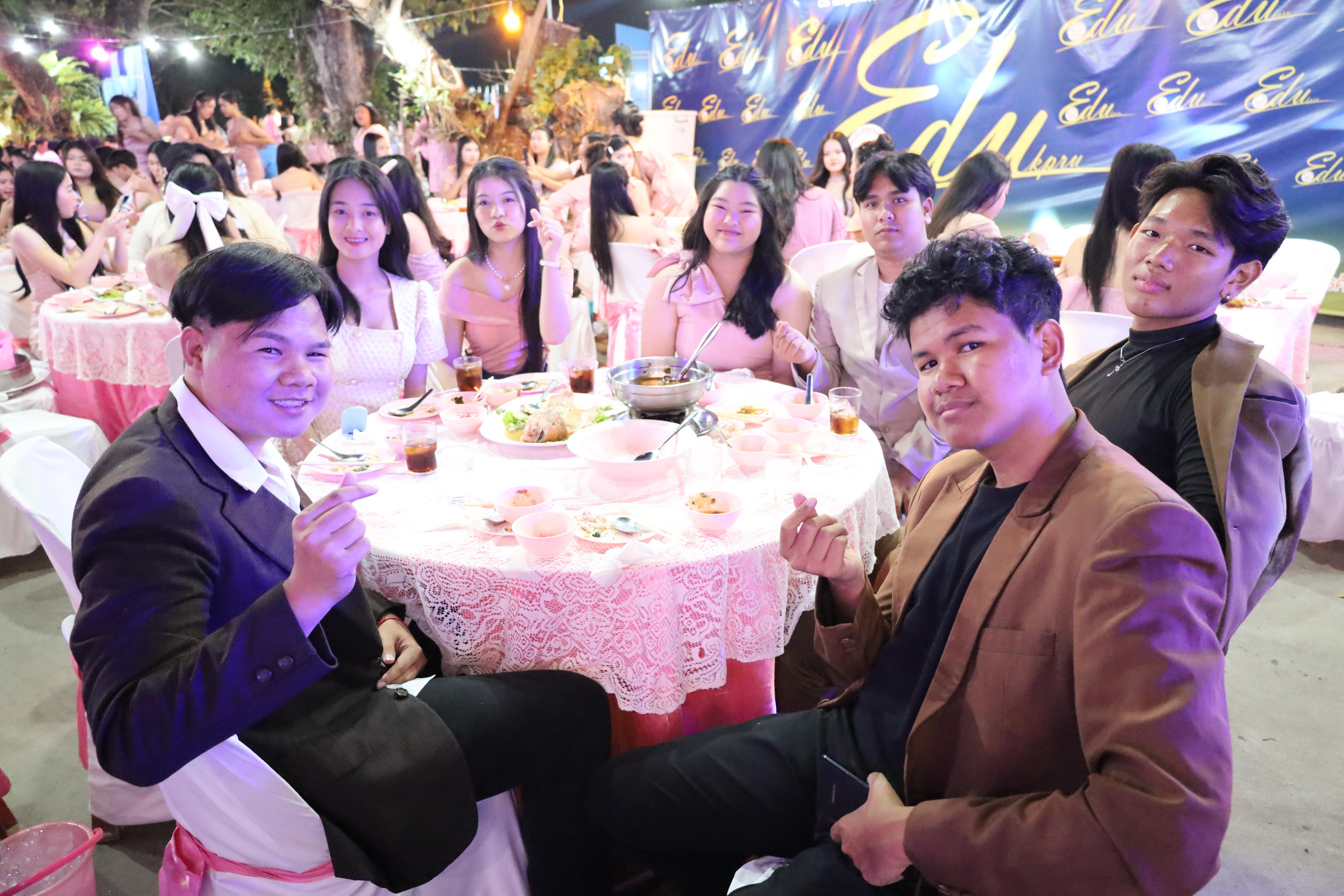 328. งานราตรีสีฟ้า