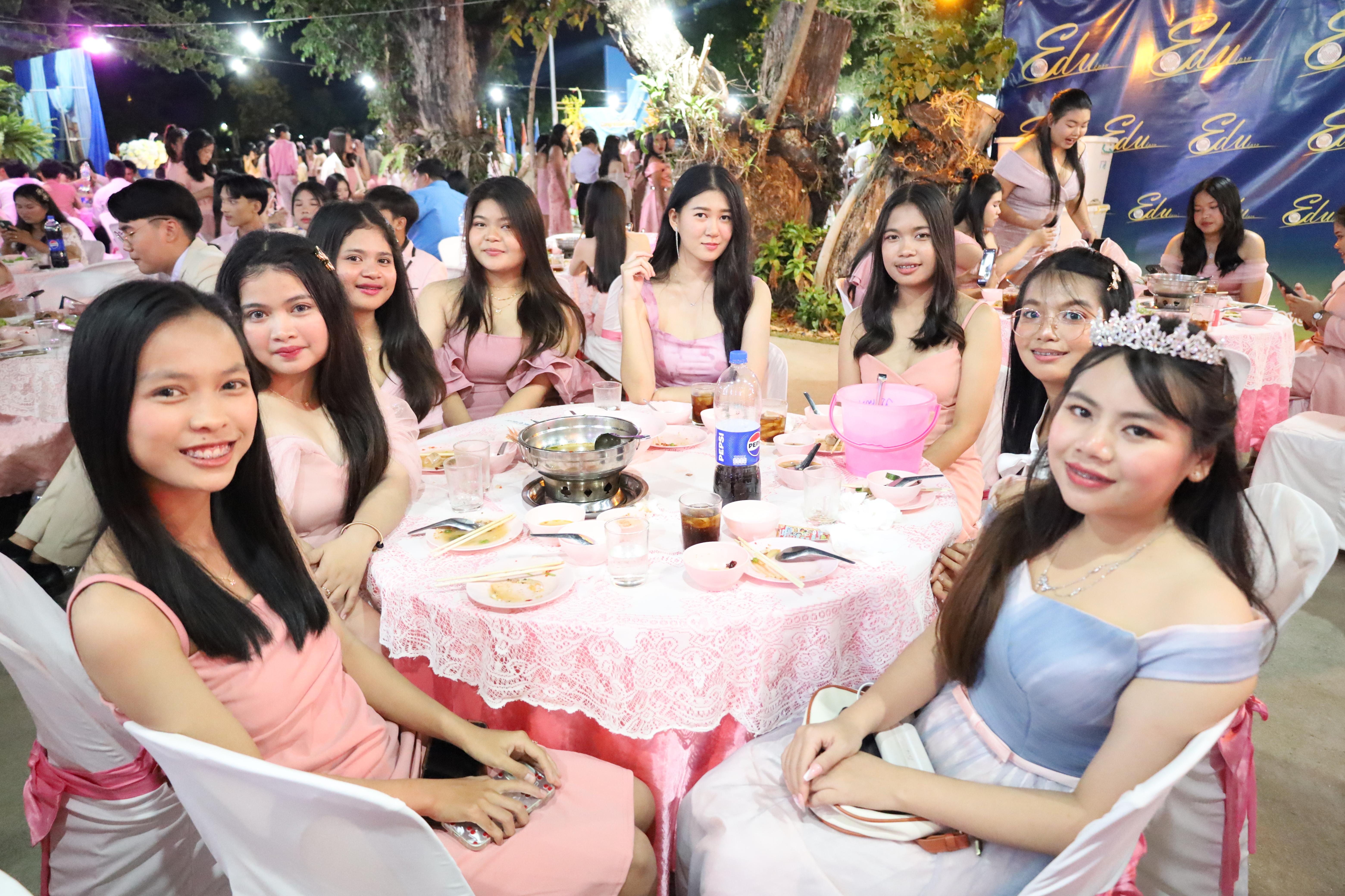 332. งานราตรีสีฟ้า