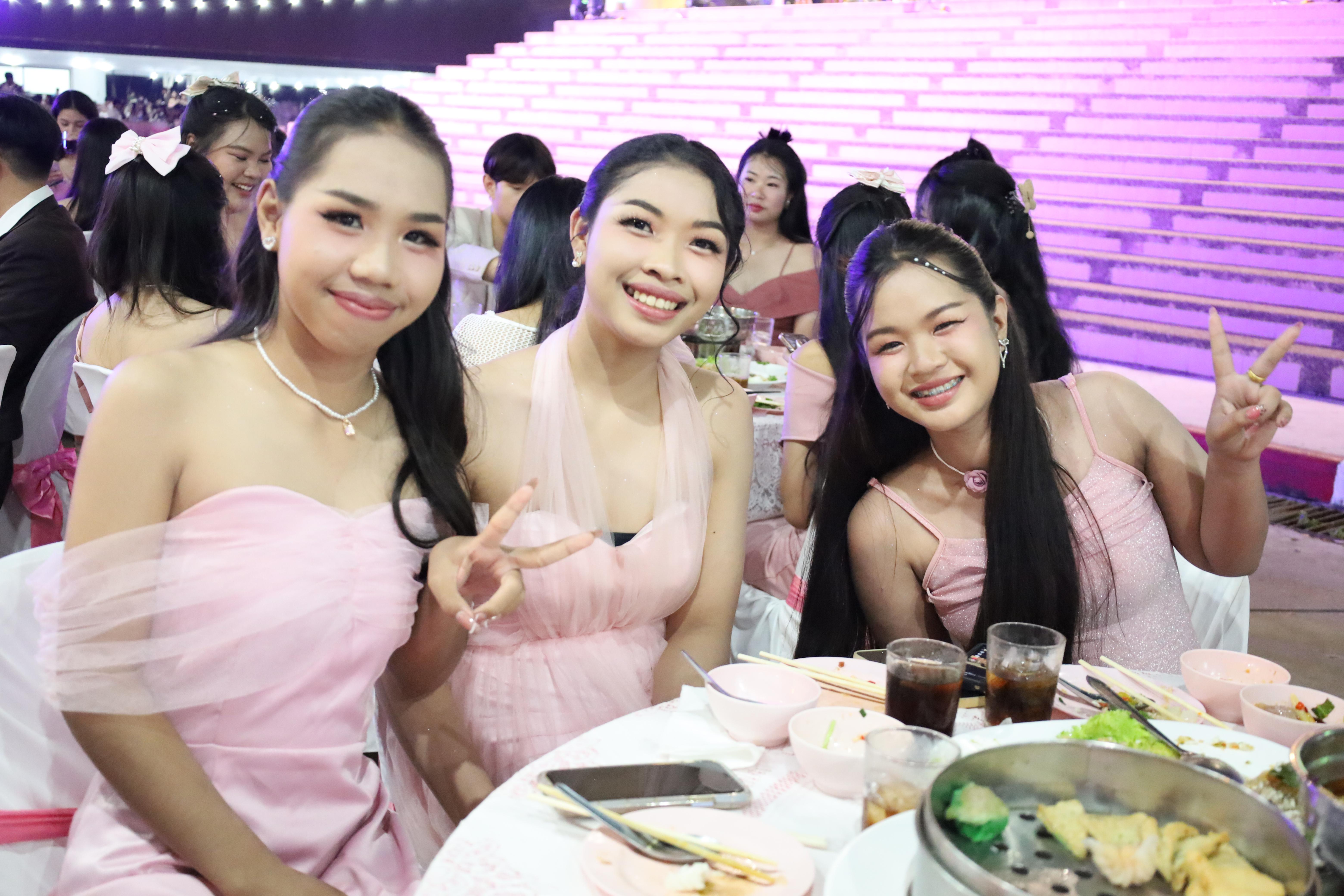 335. งานราตรีสีฟ้า