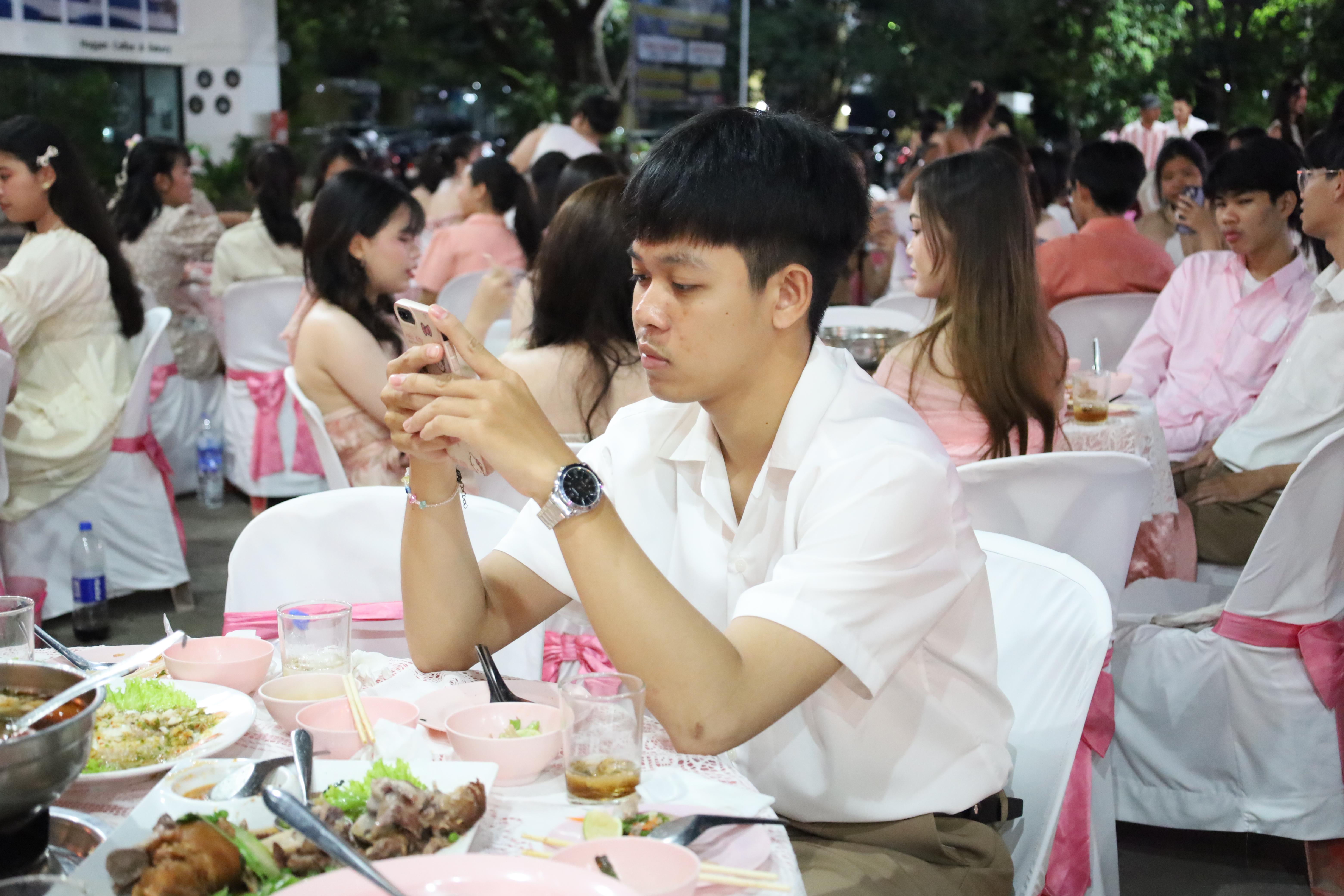 338. งานราตรีสีฟ้า
