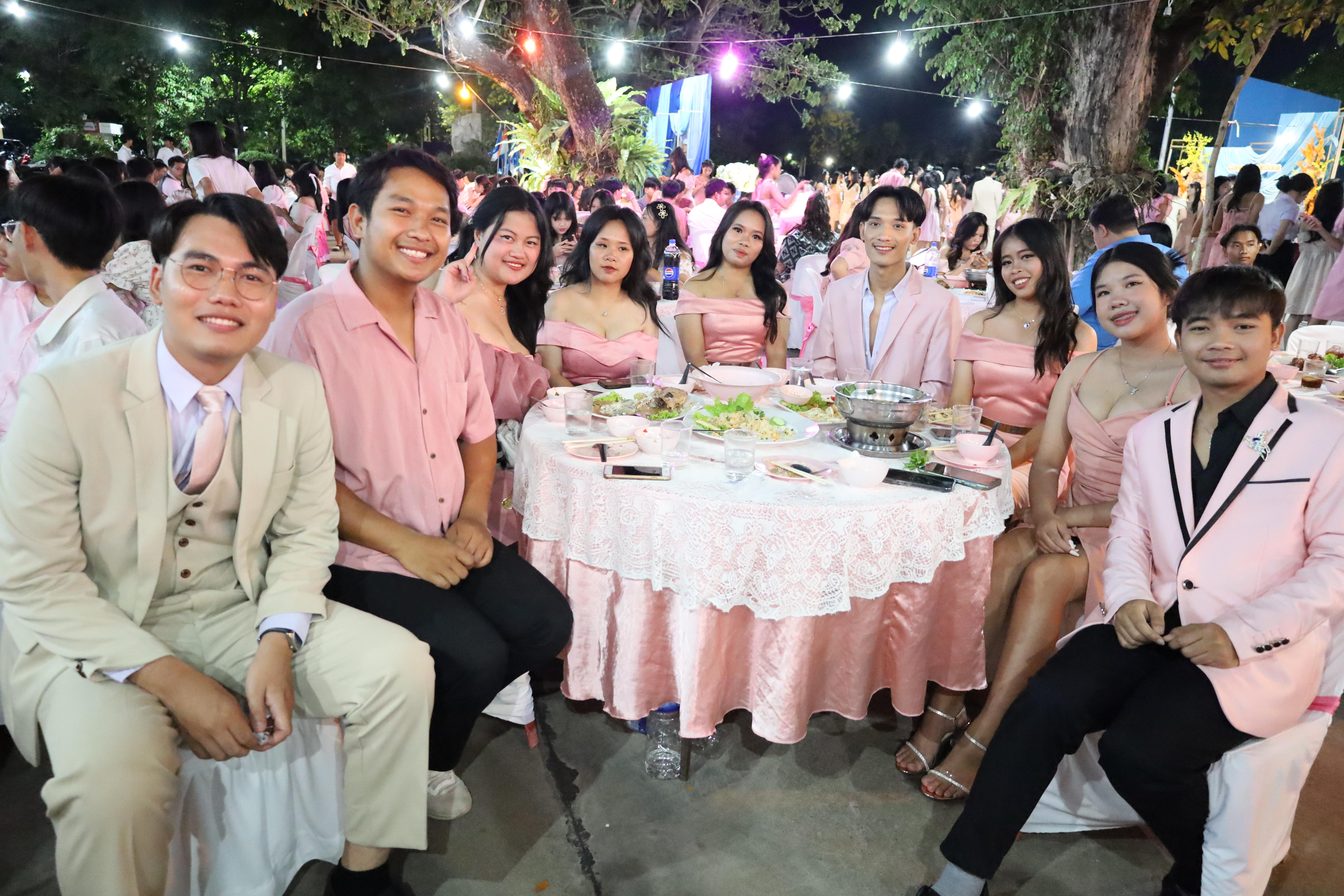 339. งานราตรีสีฟ้า
