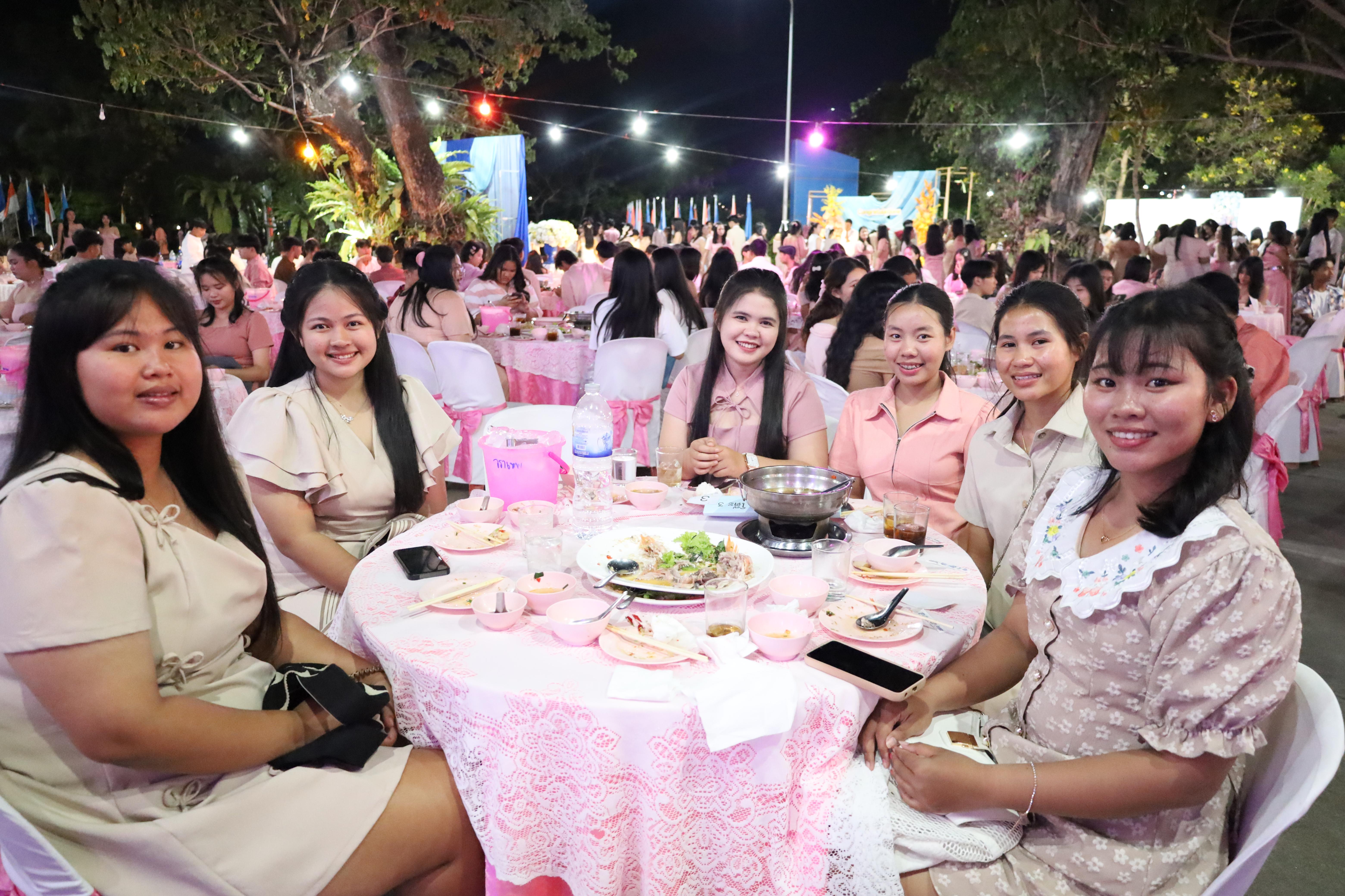 344. งานราตรีสีฟ้า
