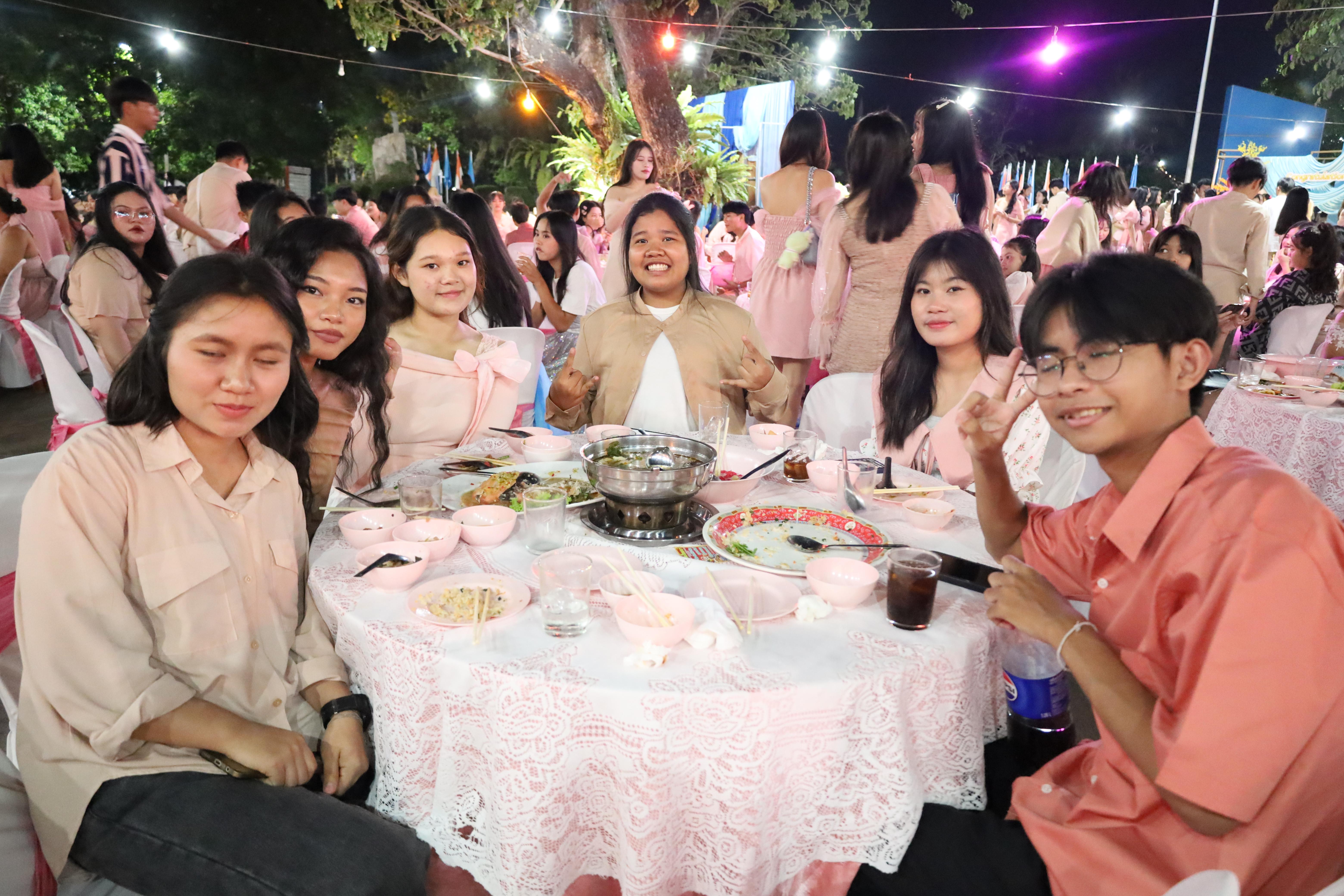345. งานราตรีสีฟ้า