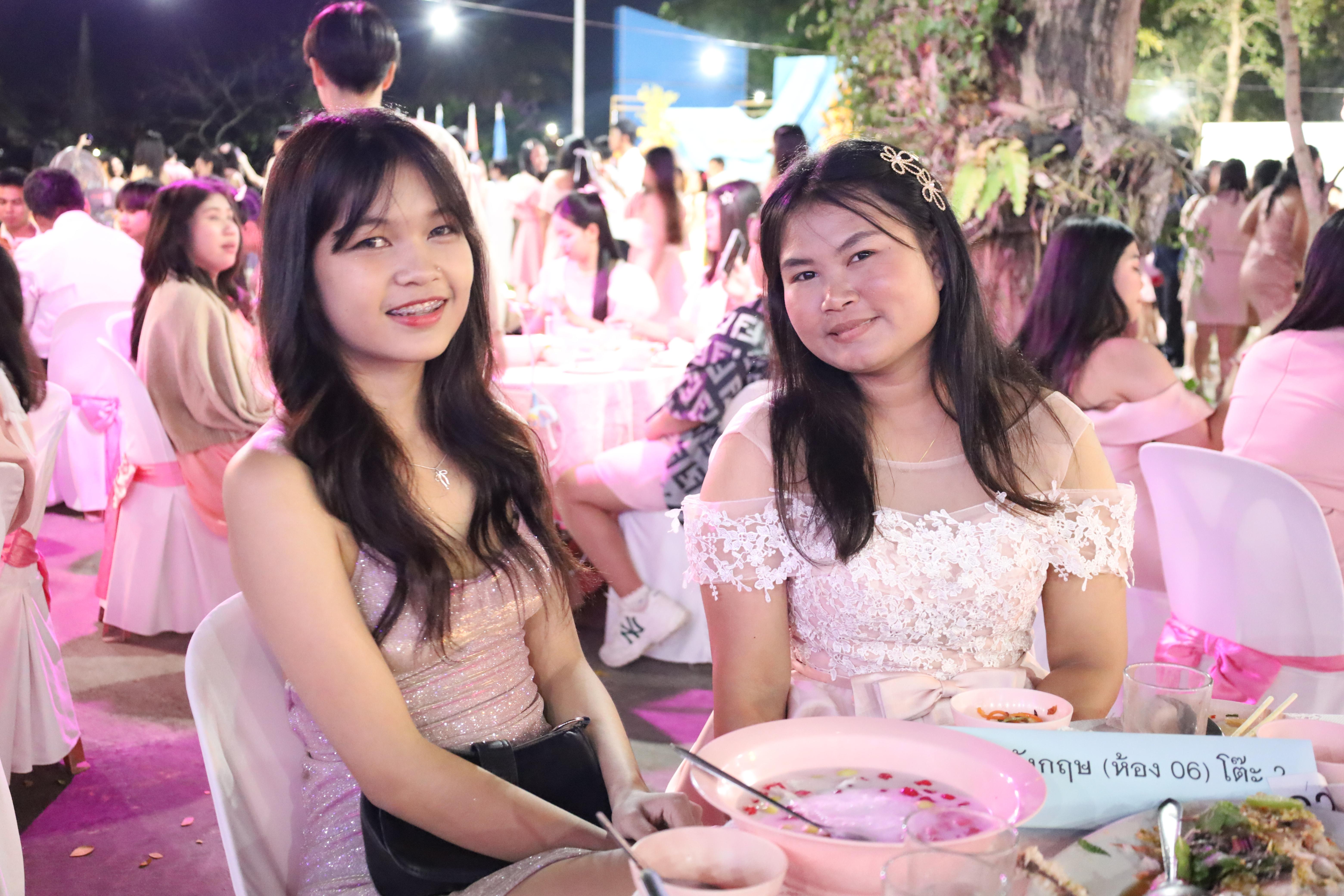 348. งานราตรีสีฟ้า