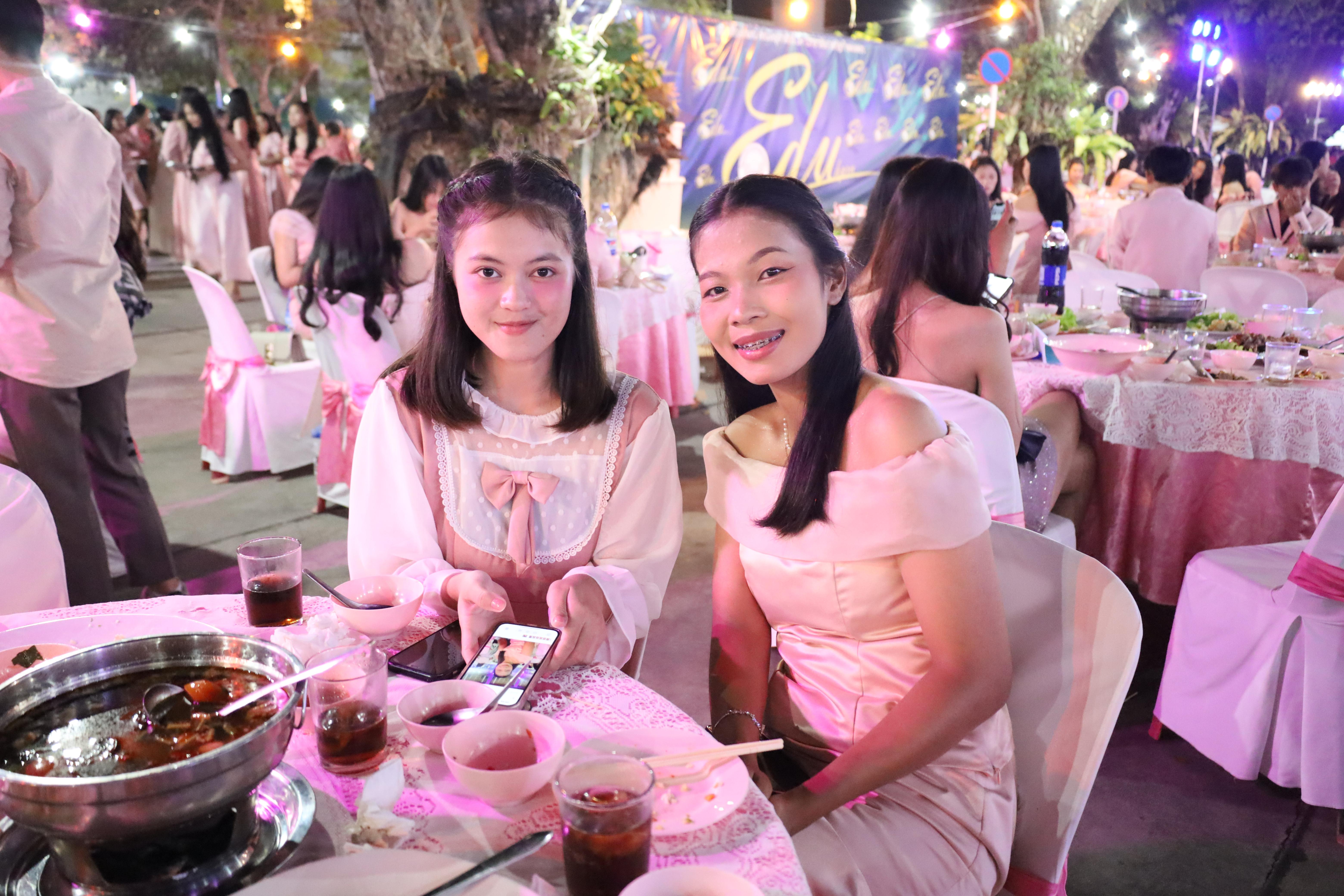 349. งานราตรีสีฟ้า