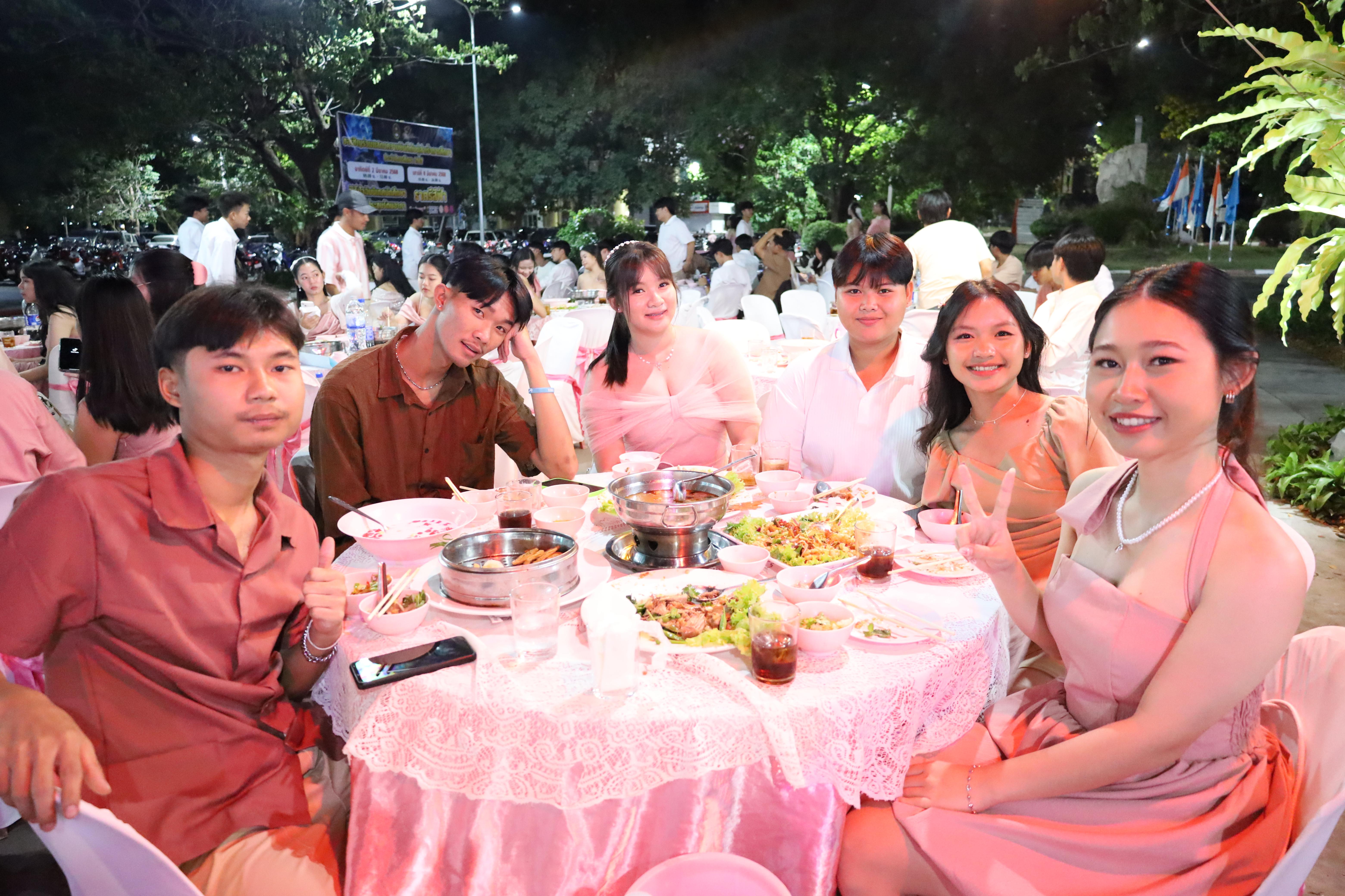 352. งานราตรีสีฟ้า