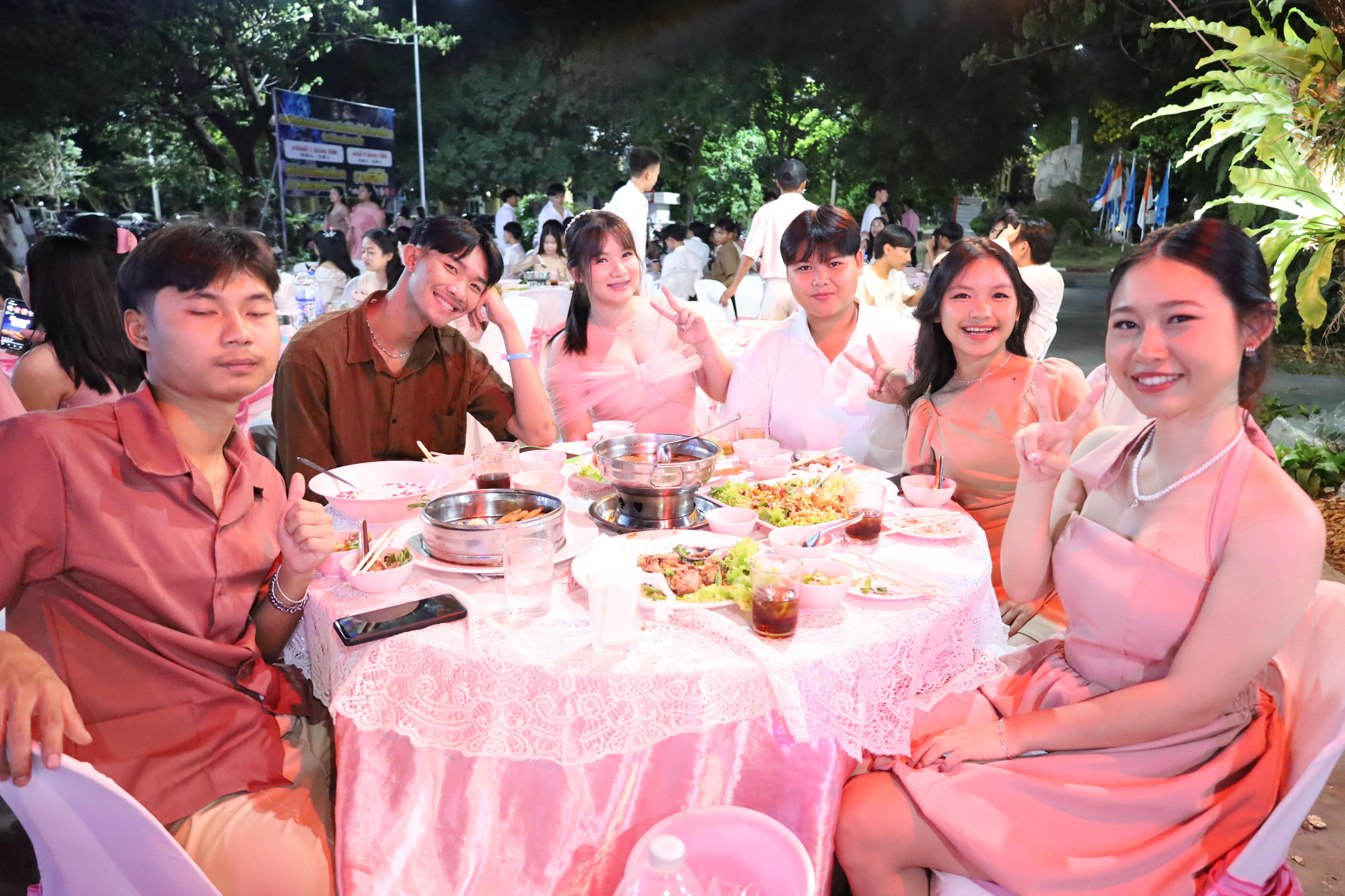 353. งานราตรีสีฟ้า