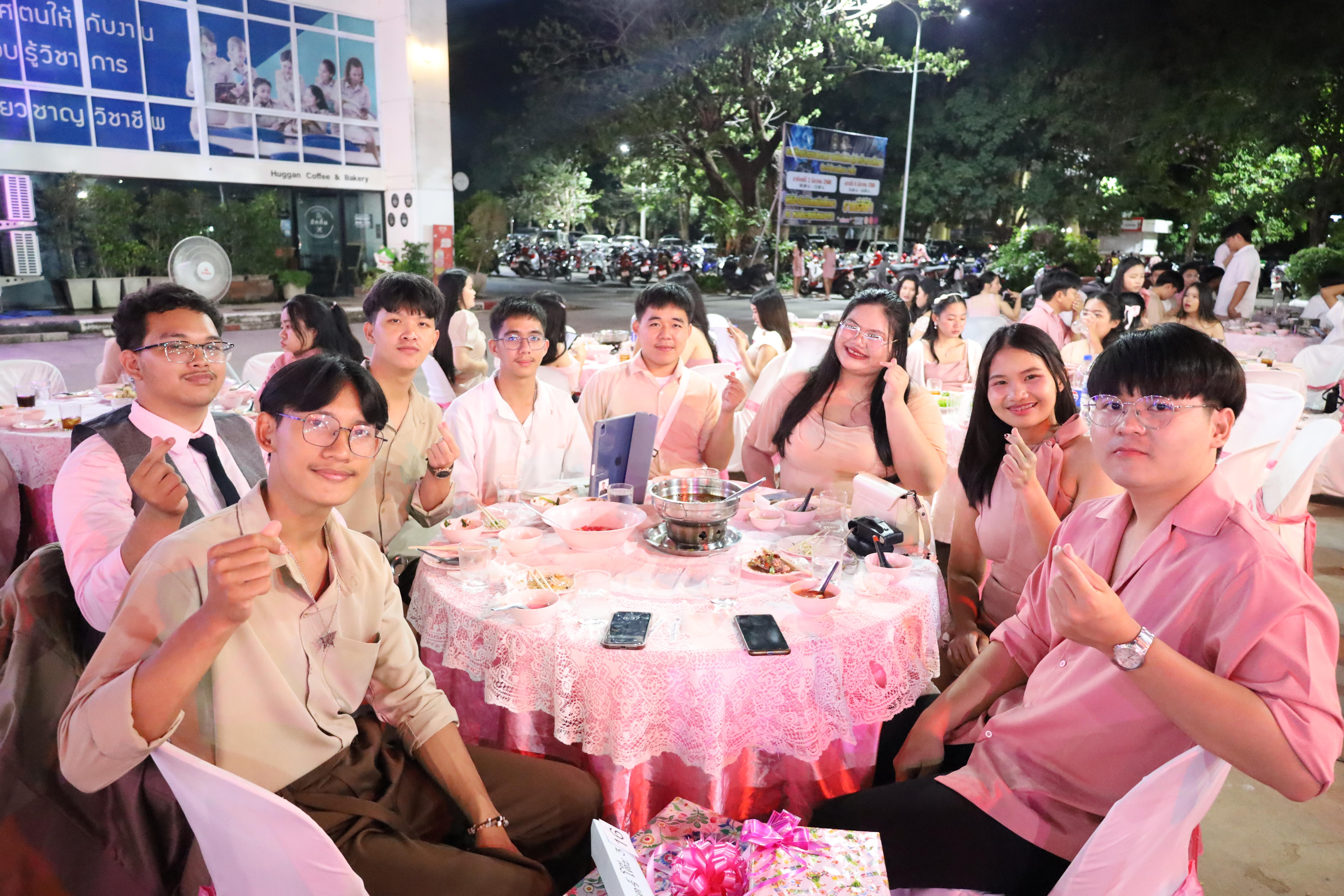 355. งานราตรีสีฟ้า