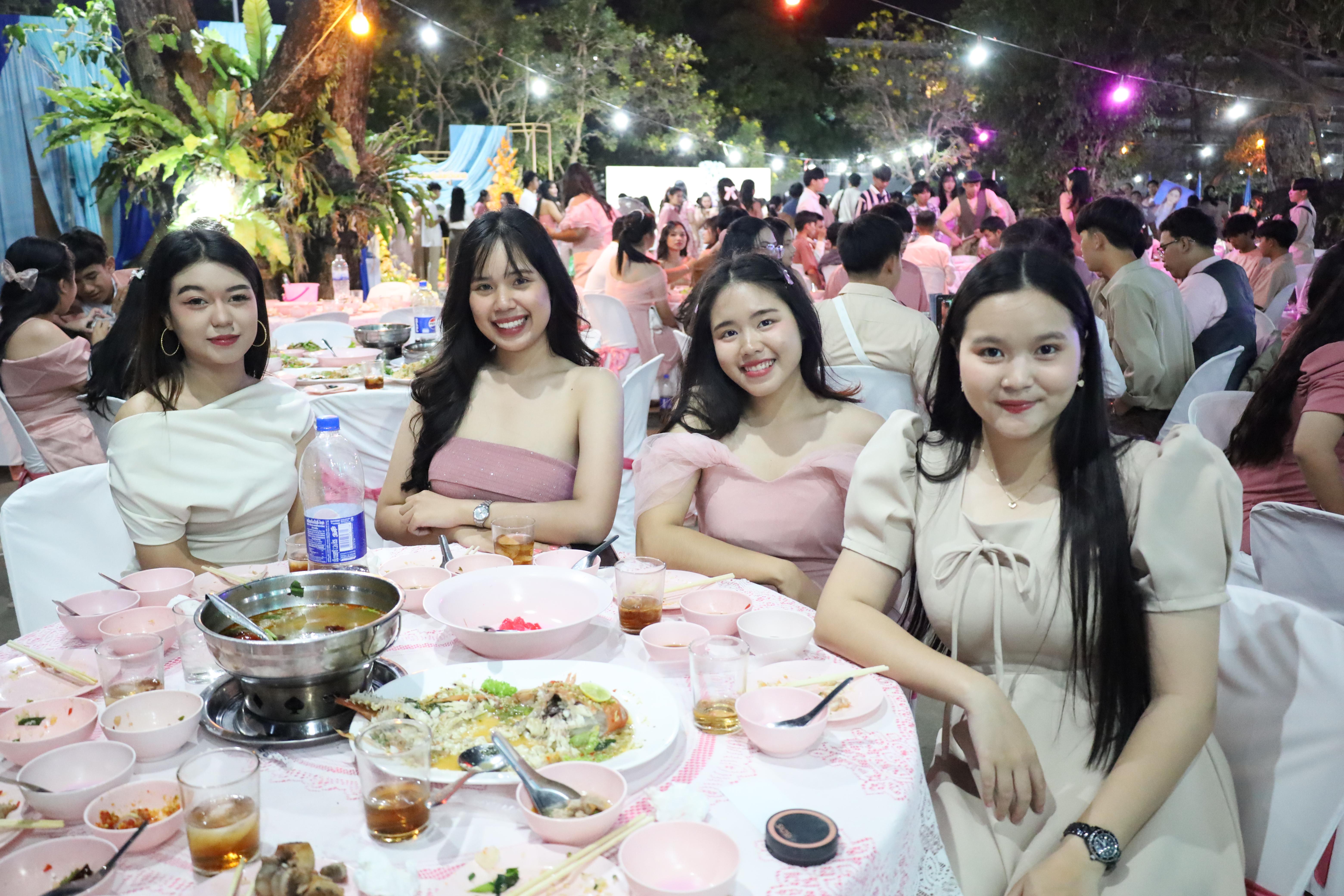 358. งานราตรีสีฟ้า