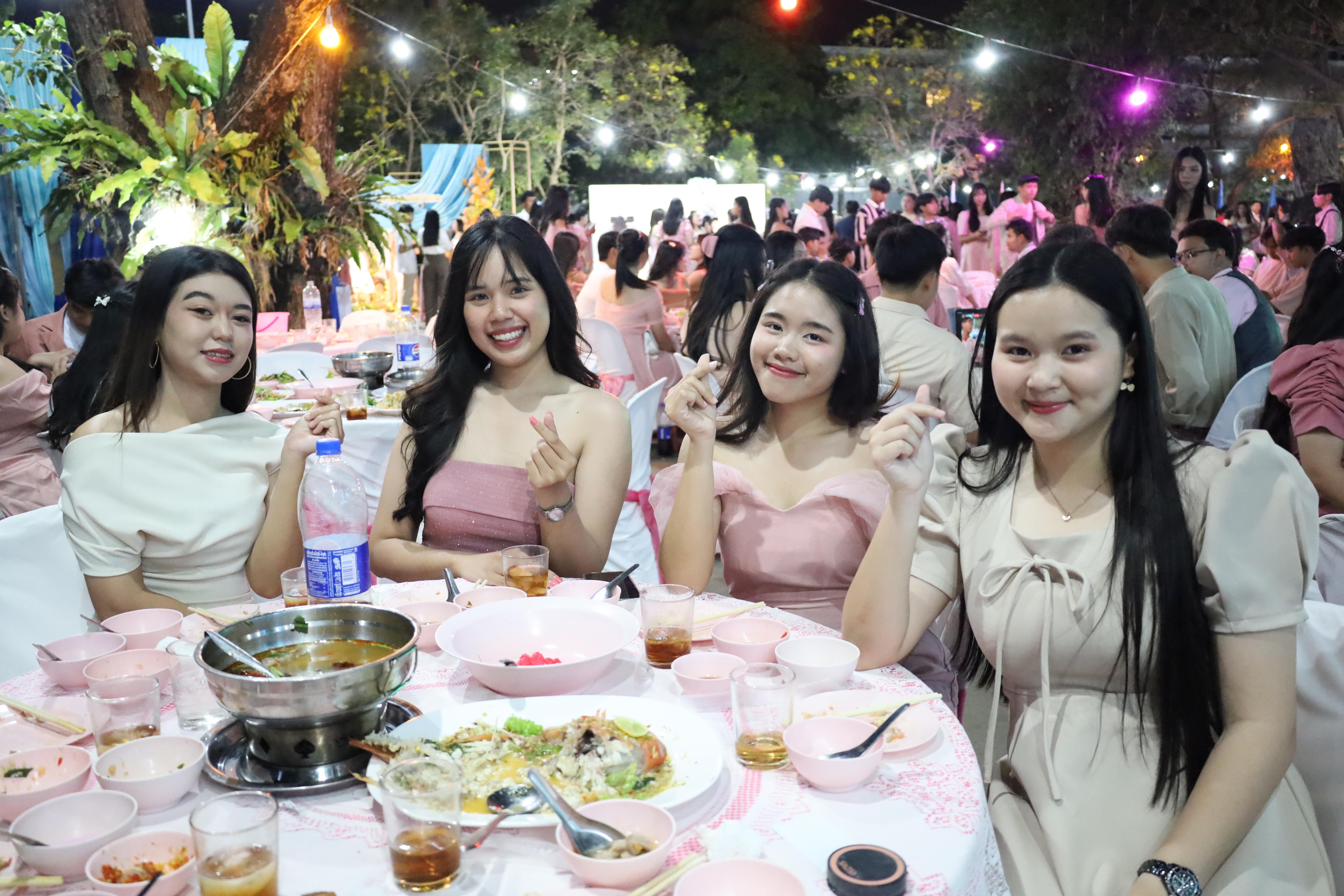 359. งานราตรีสีฟ้า