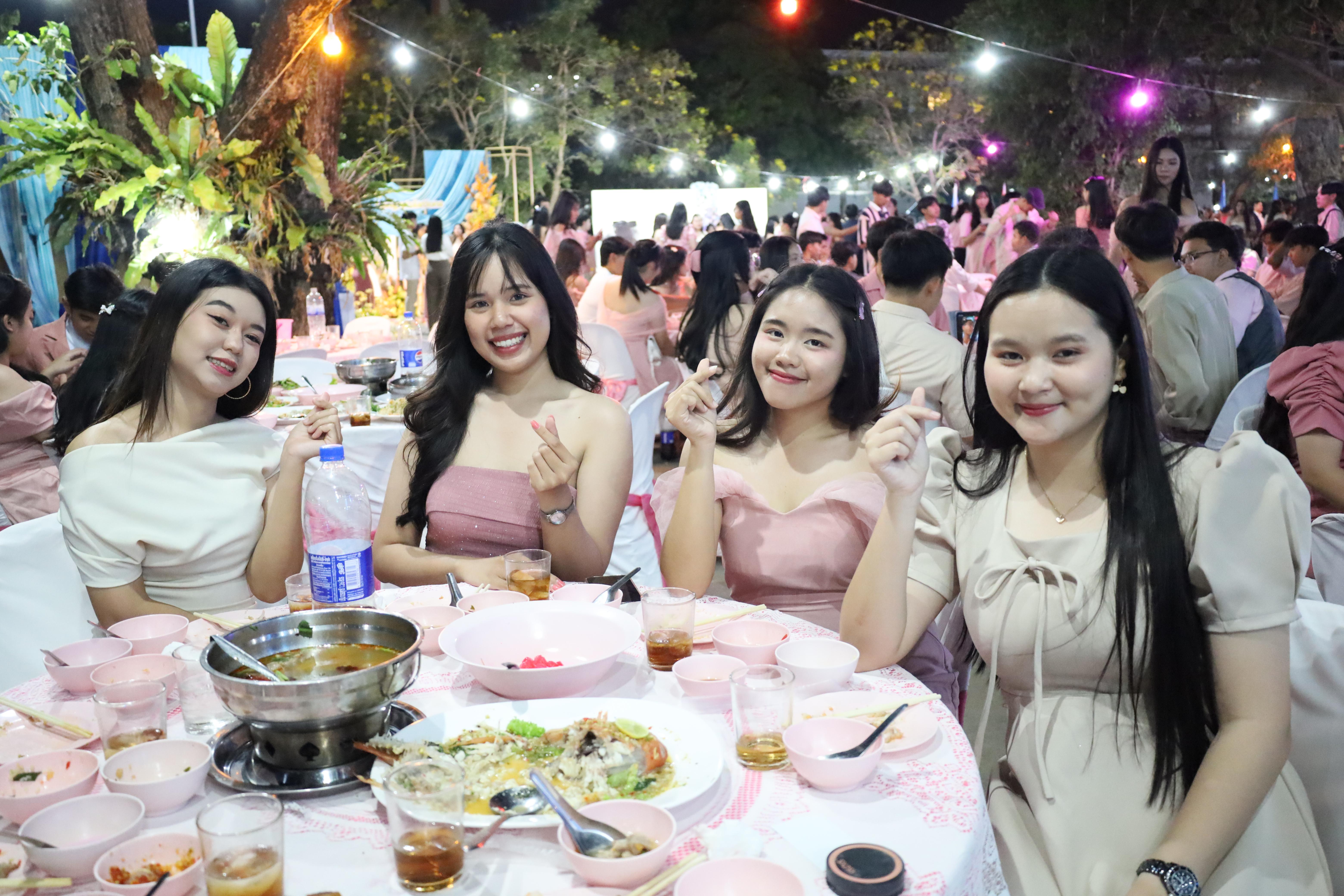 360. งานราตรีสีฟ้า