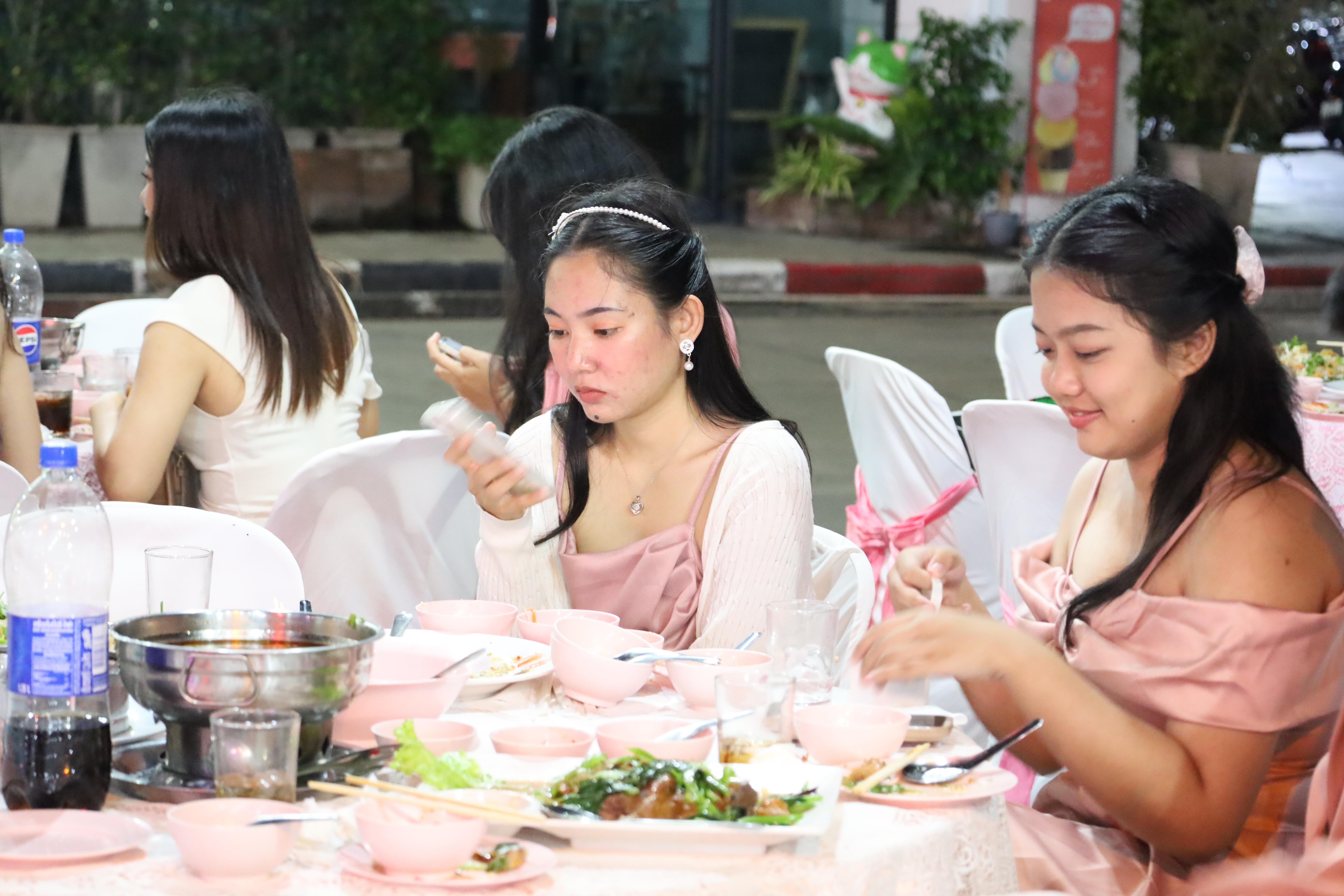 369. งานราตรีสีฟ้า
