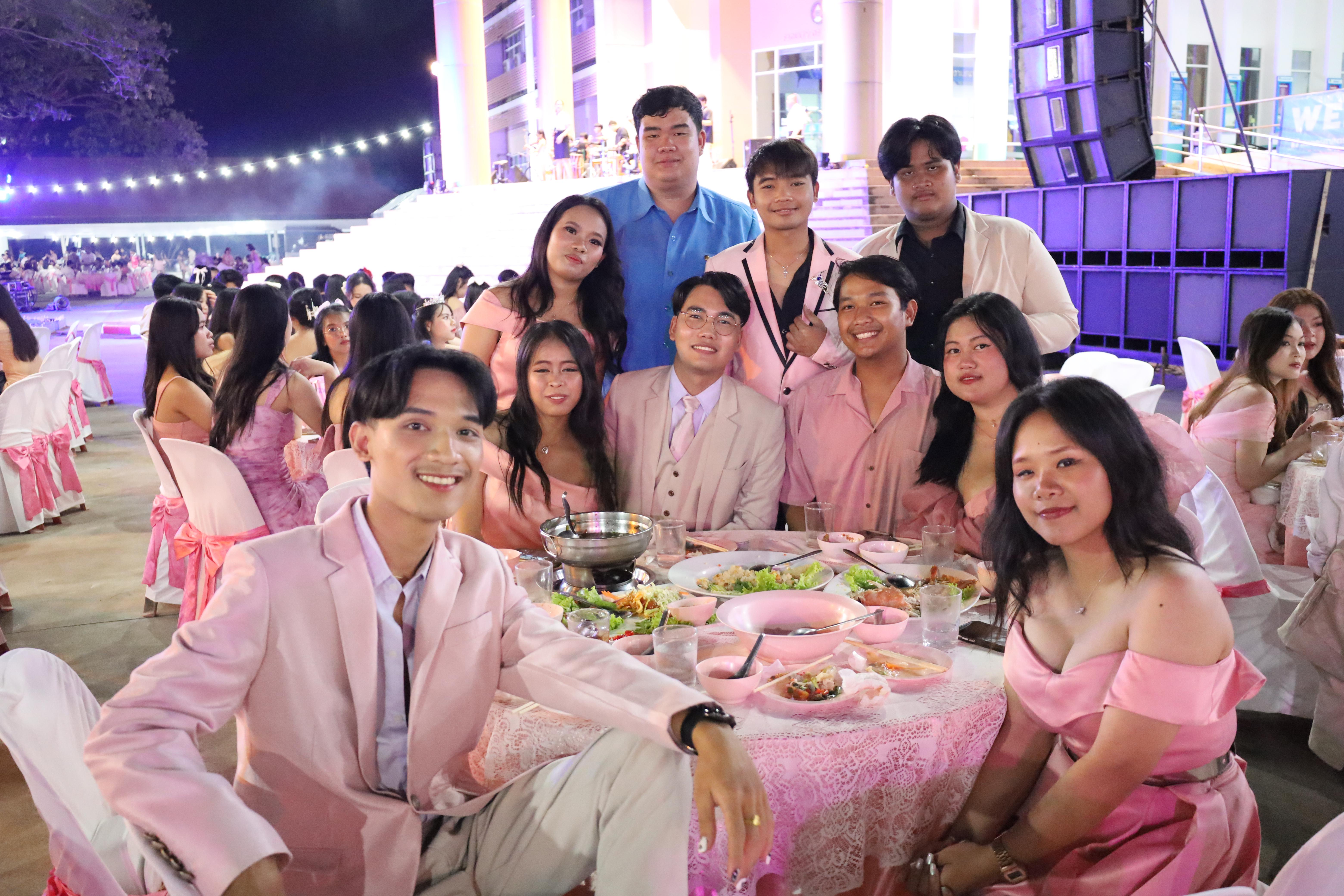 371. งานราตรีสีฟ้า