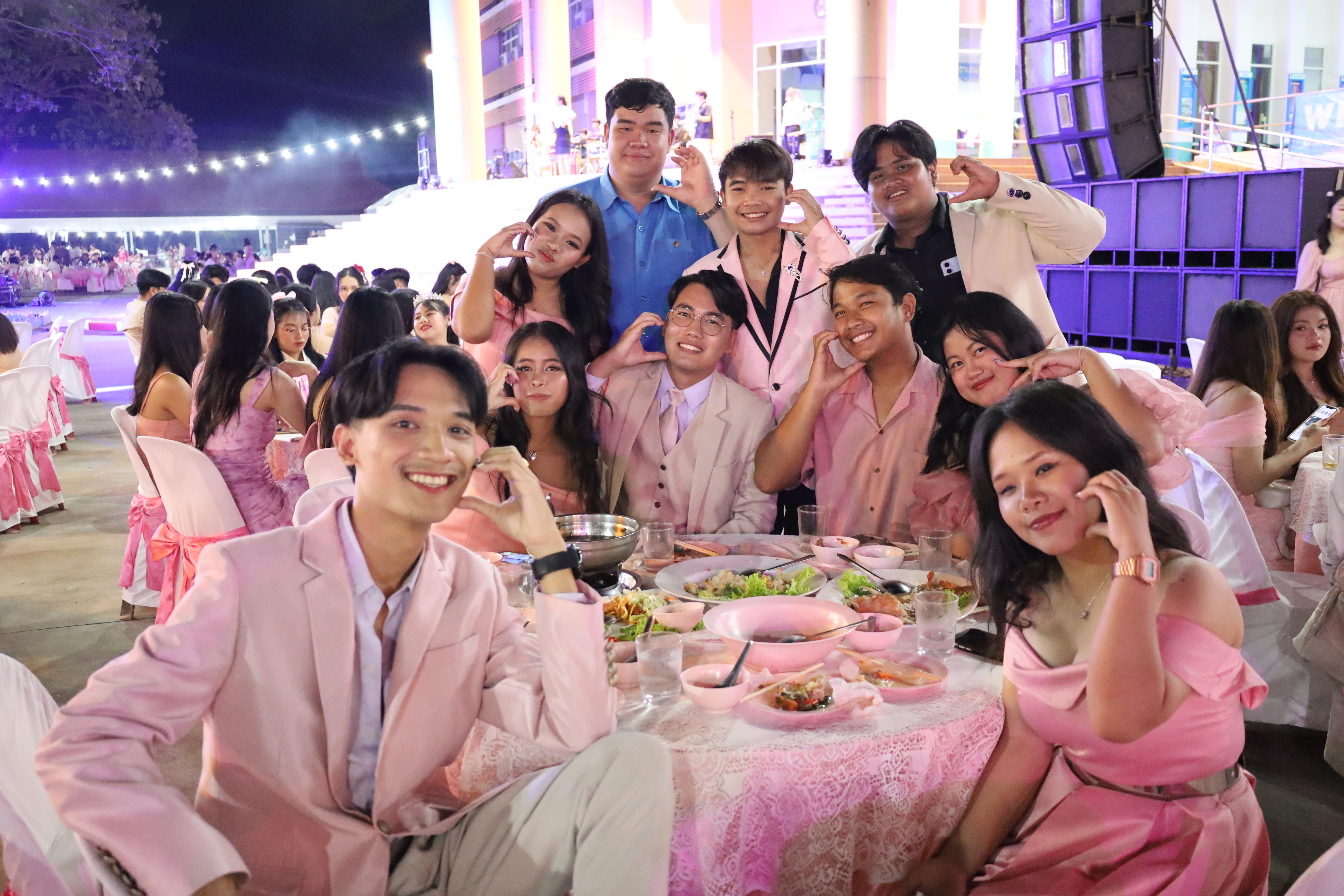 372. งานราตรีสีฟ้า