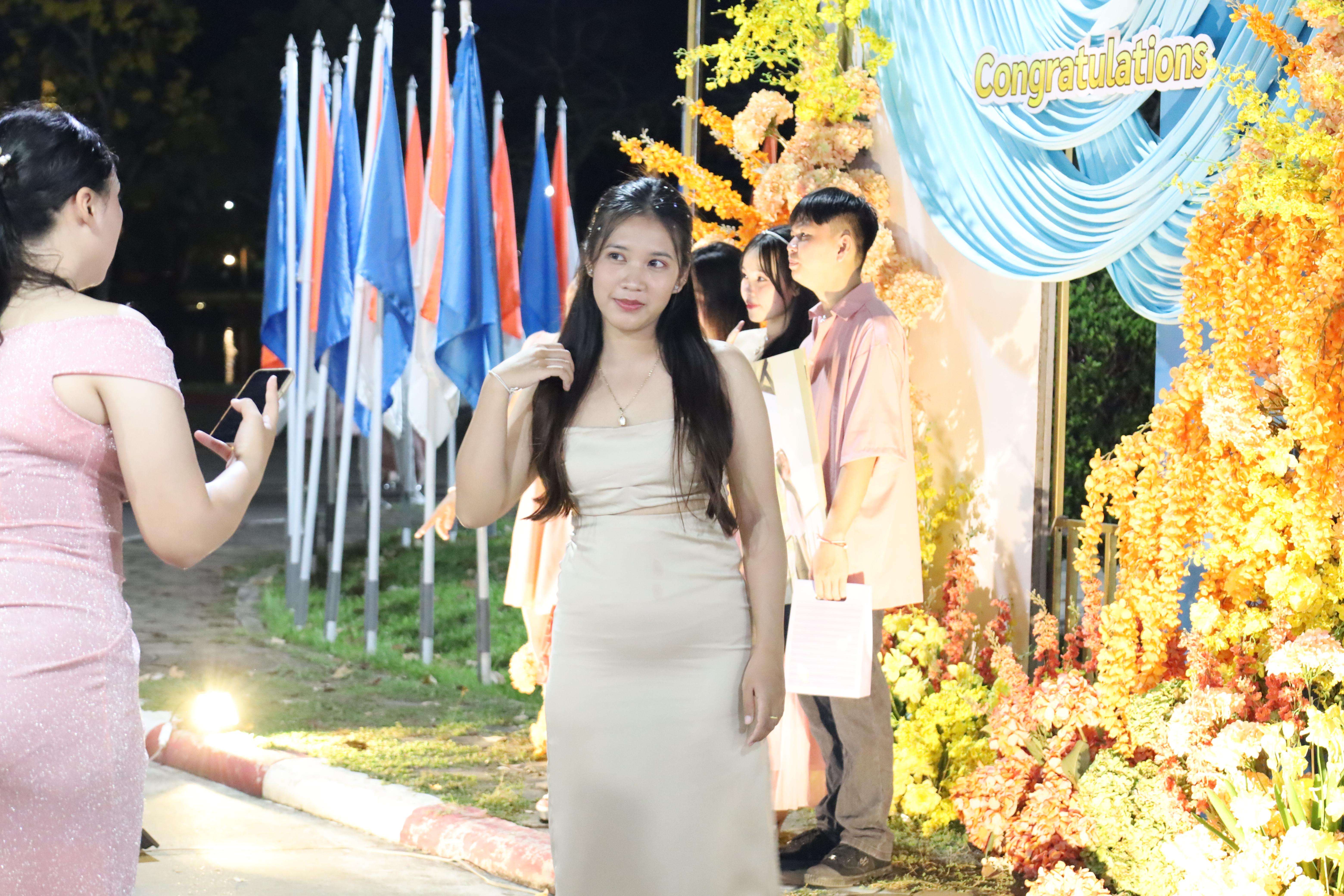 374. งานราตรีสีฟ้า