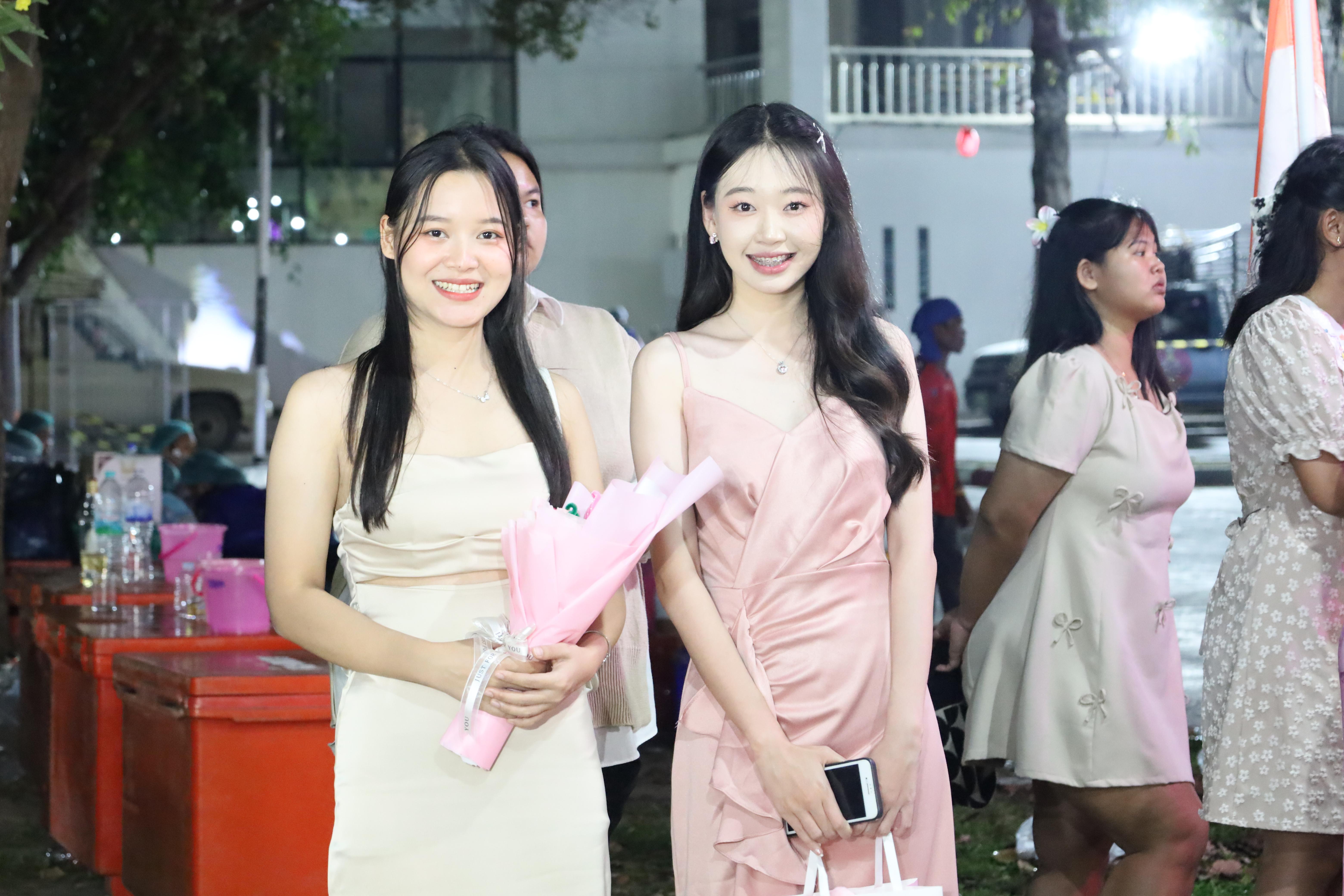 375. งานราตรีสีฟ้า