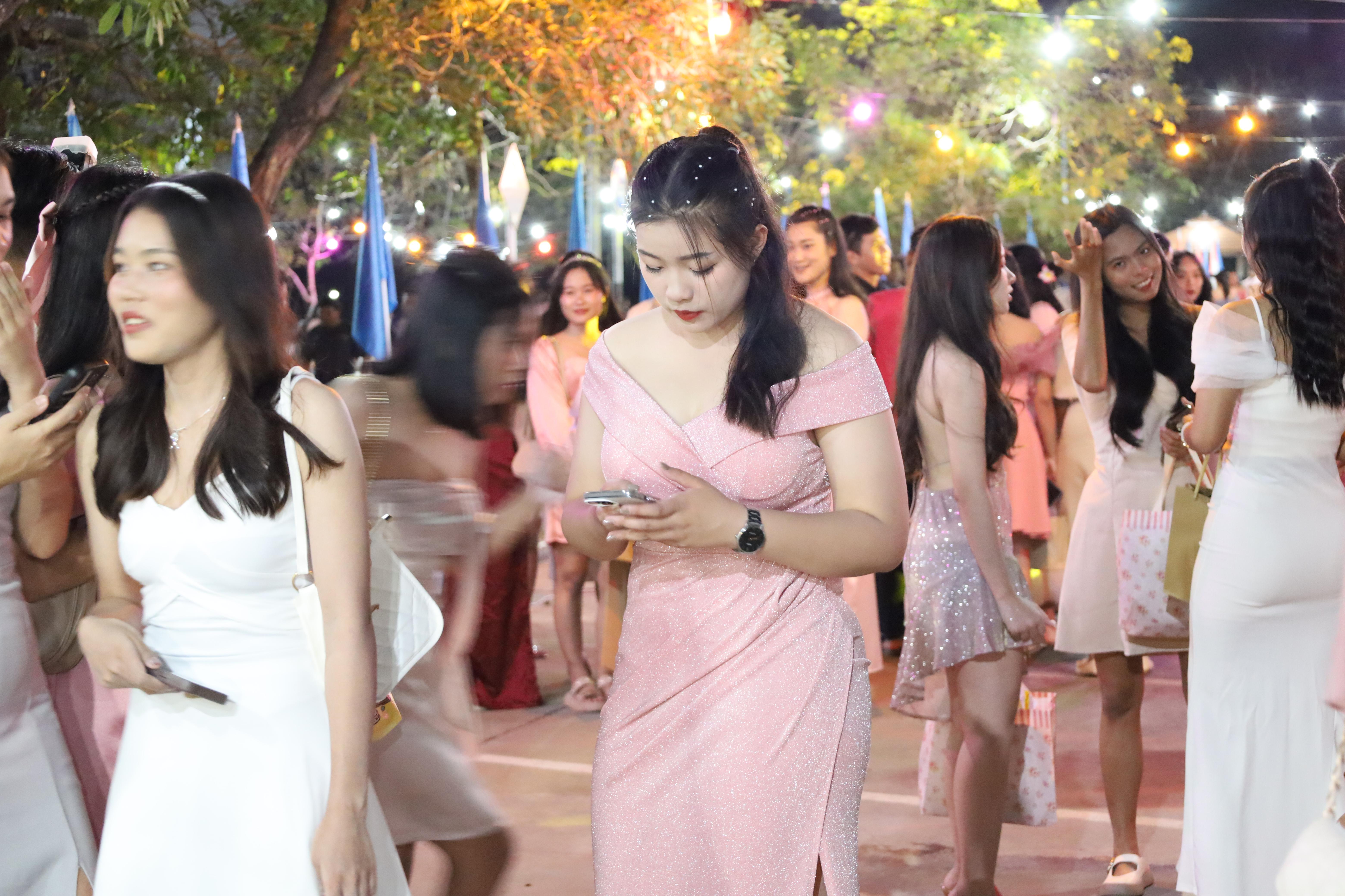 379. งานราตรีสีฟ้า