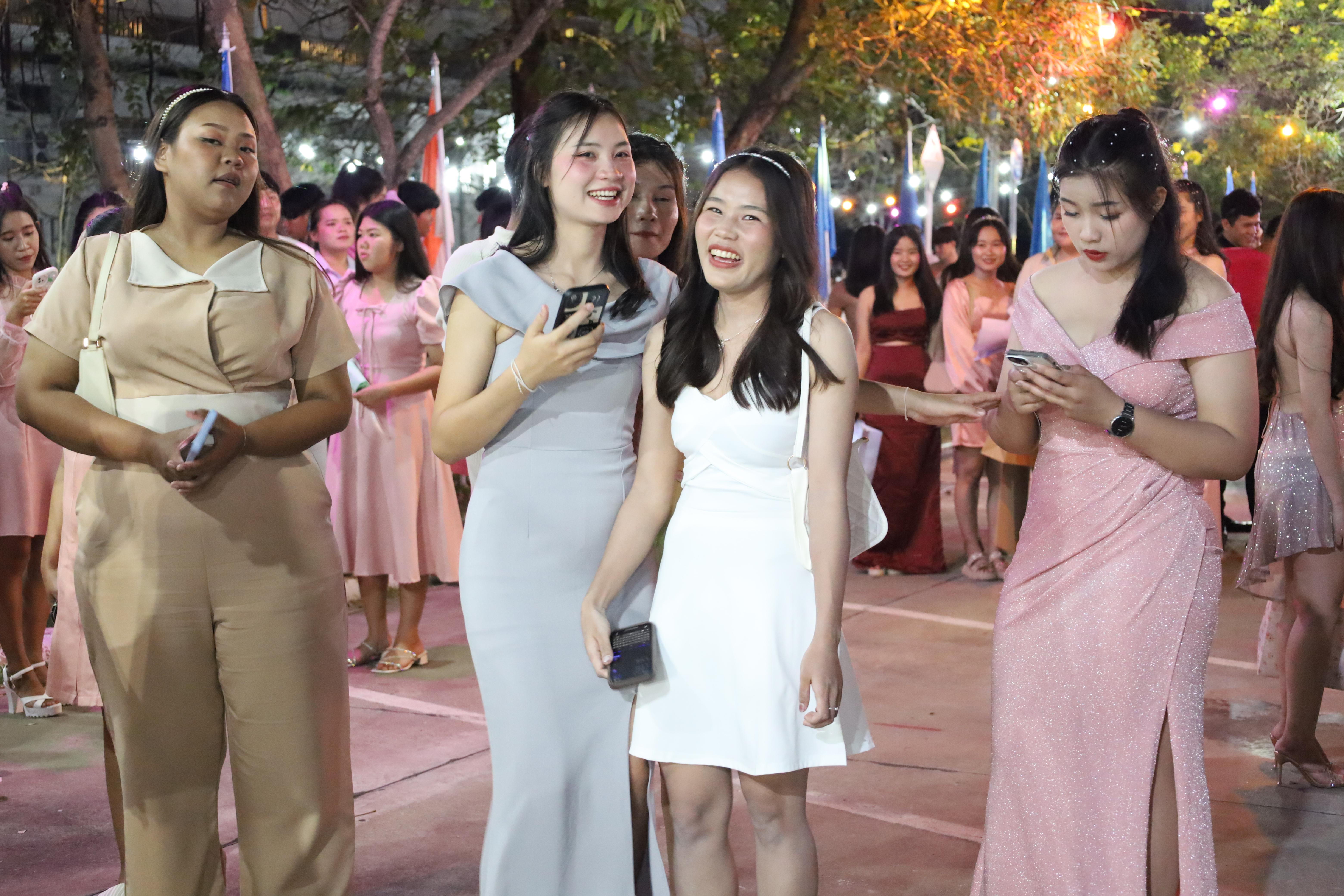 380. งานราตรีสีฟ้า