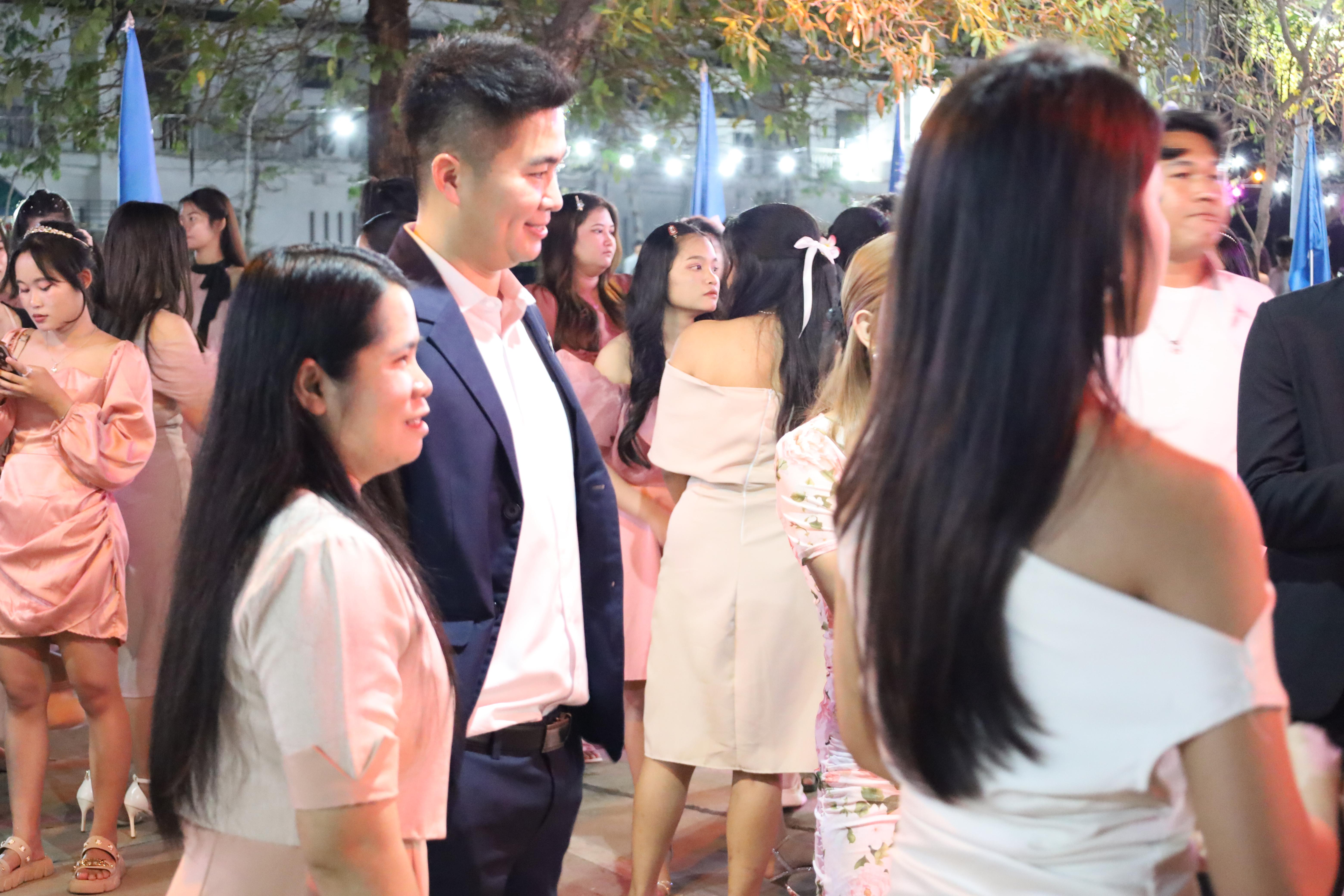 382. งานราตรีสีฟ้า