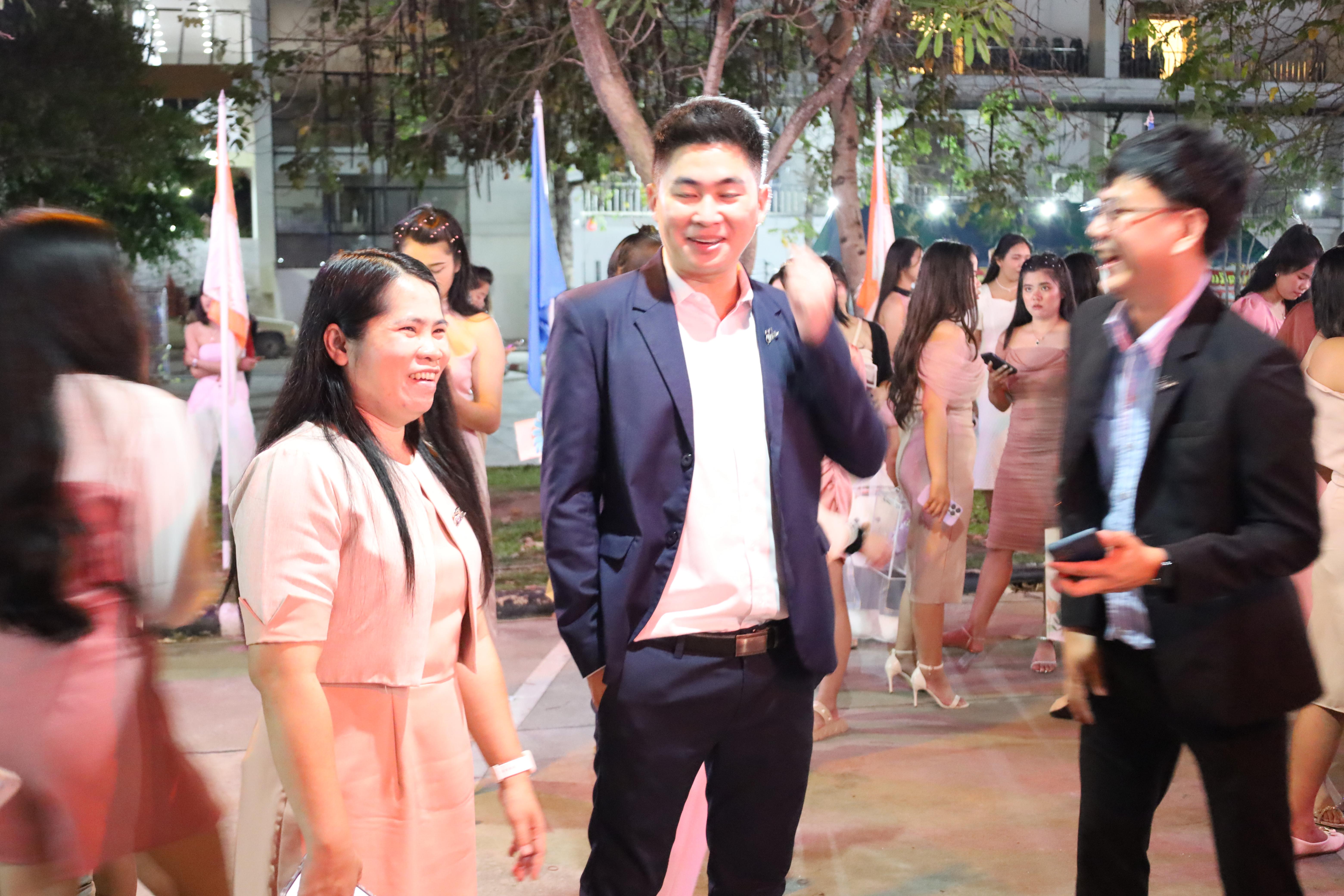 384. งานราตรีสีฟ้า