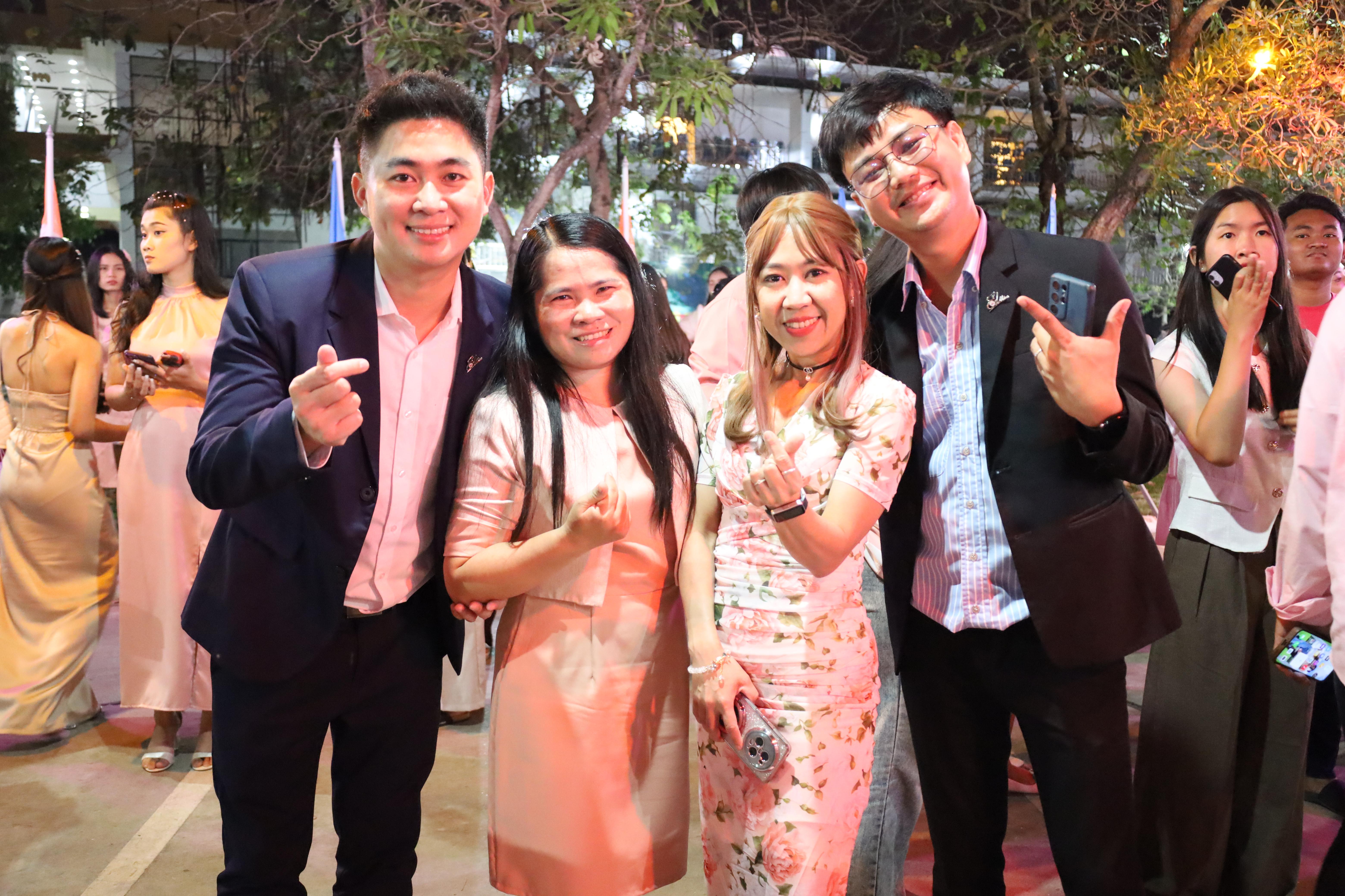 386. งานราตรีสีฟ้า