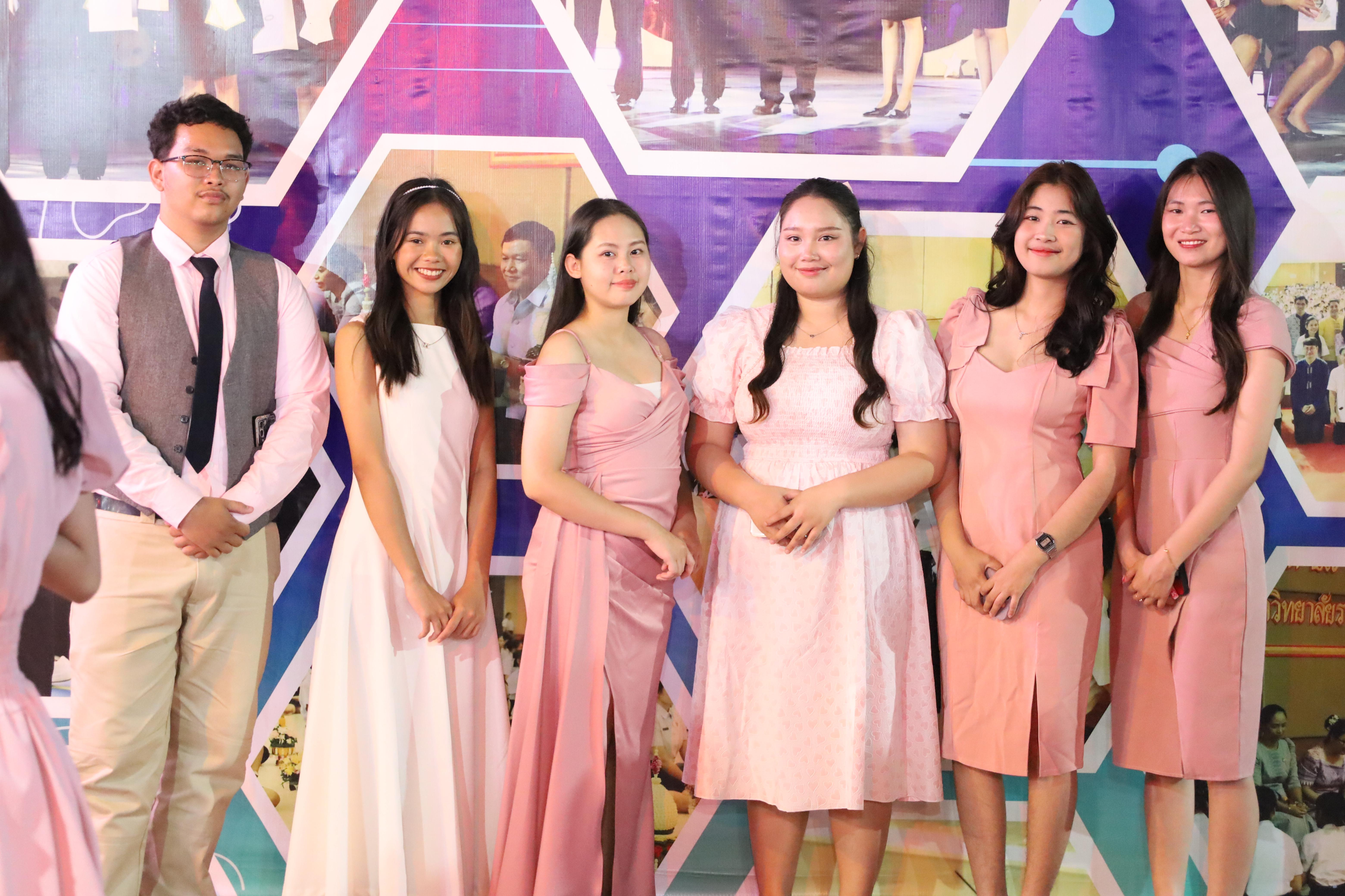 389. งานราตรีสีฟ้า