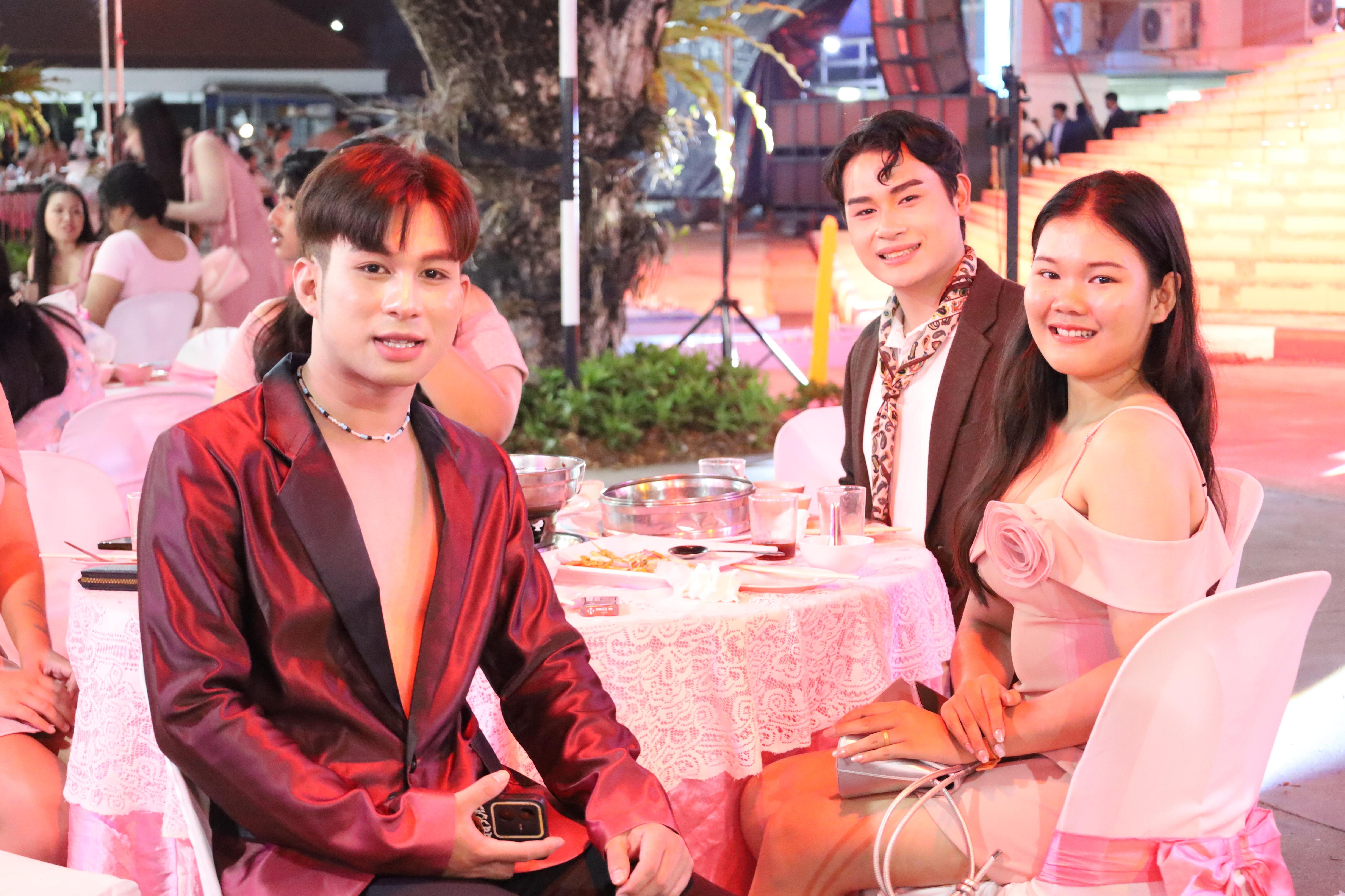 392. งานราตรีสีฟ้า
