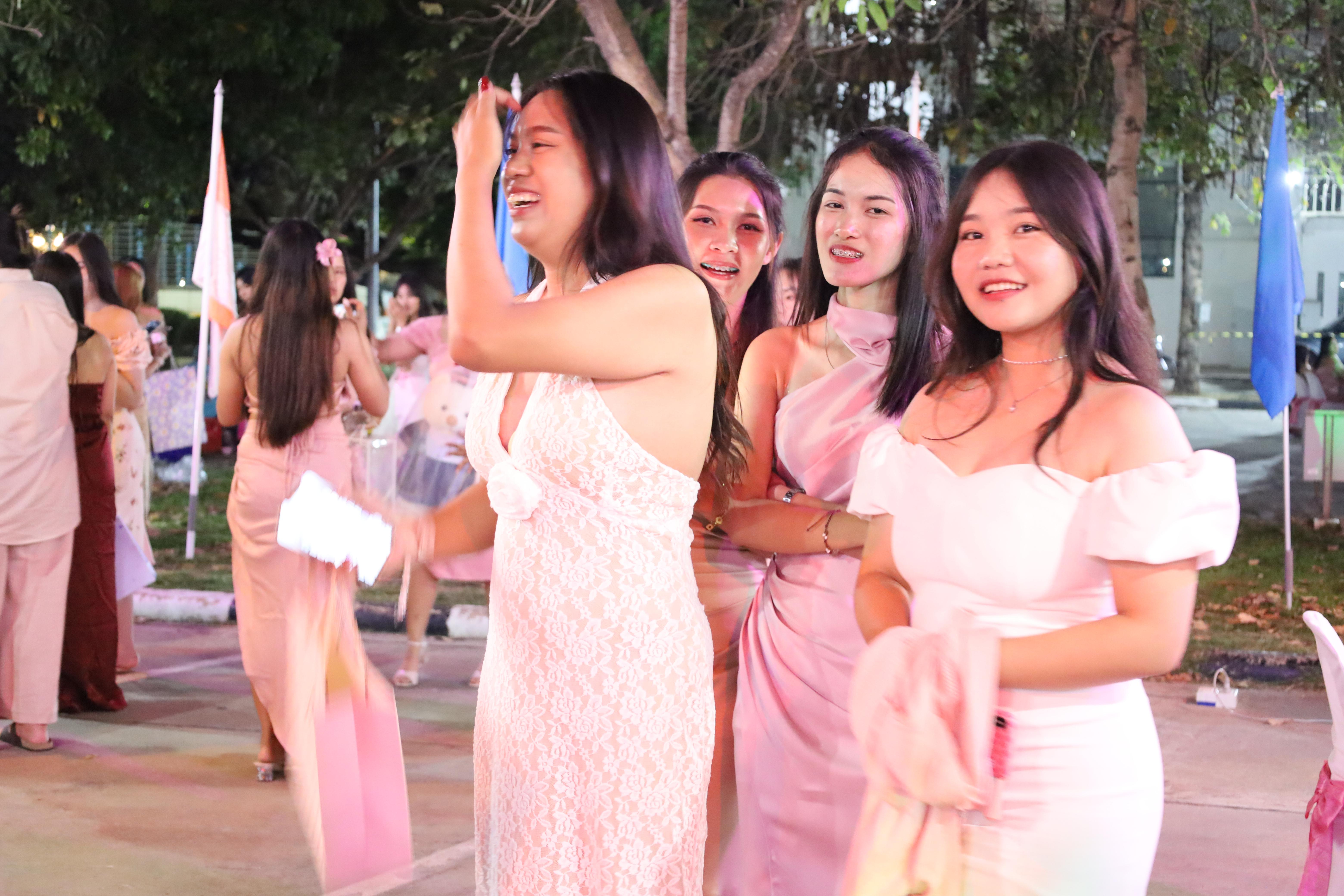 394. งานราตรีสีฟ้า