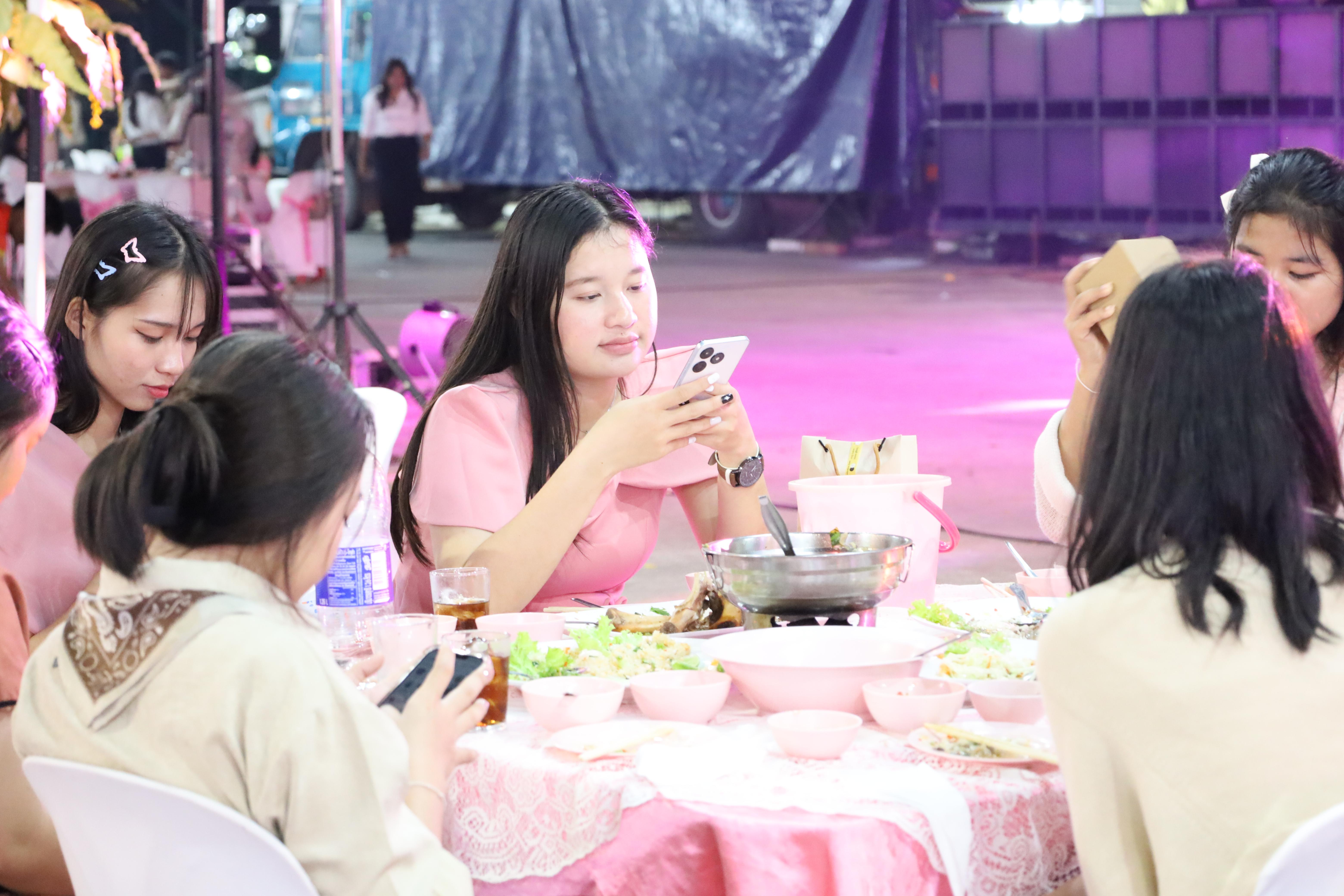 398. งานราตรีสีฟ้า