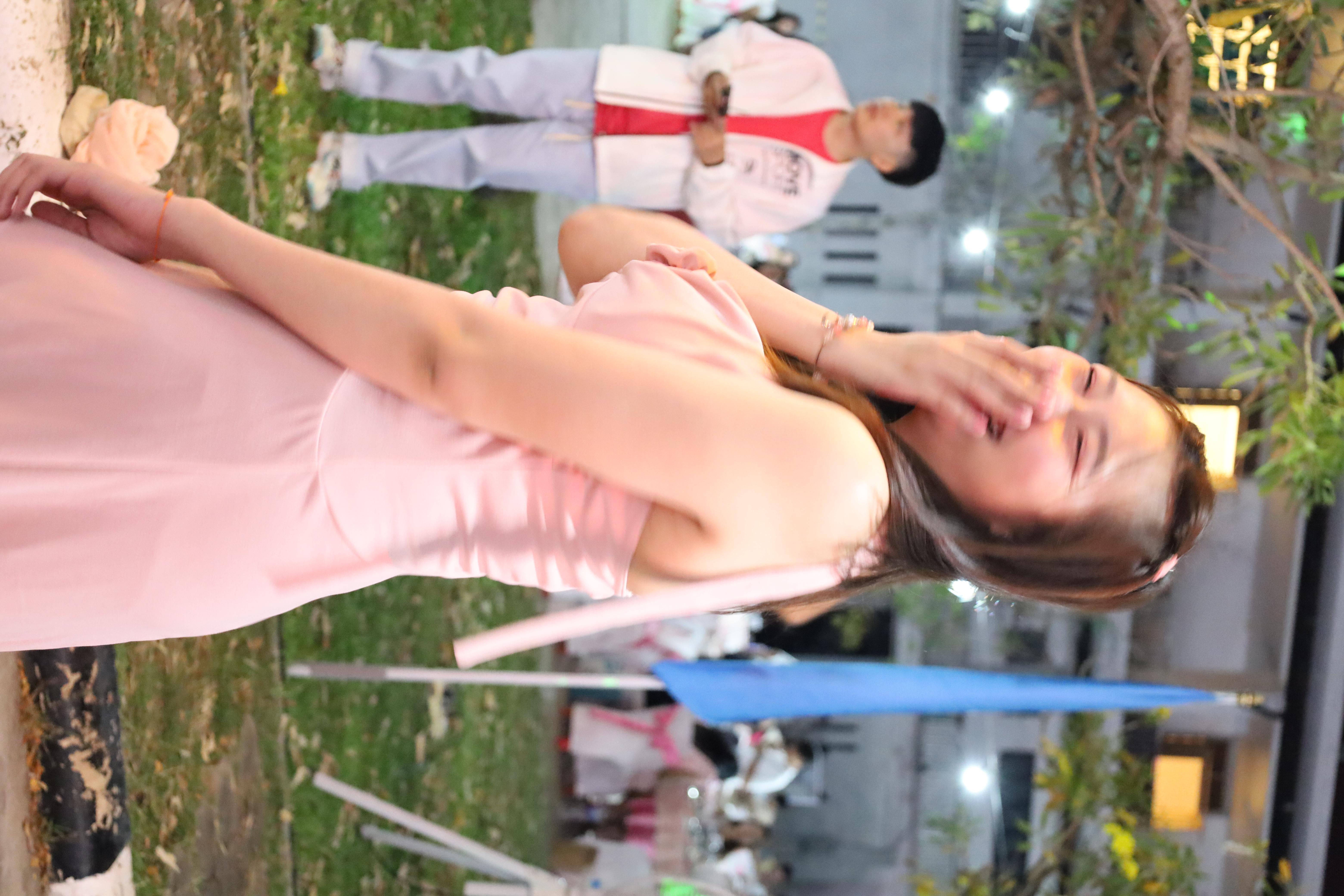 402. งานราตรีสีฟ้า