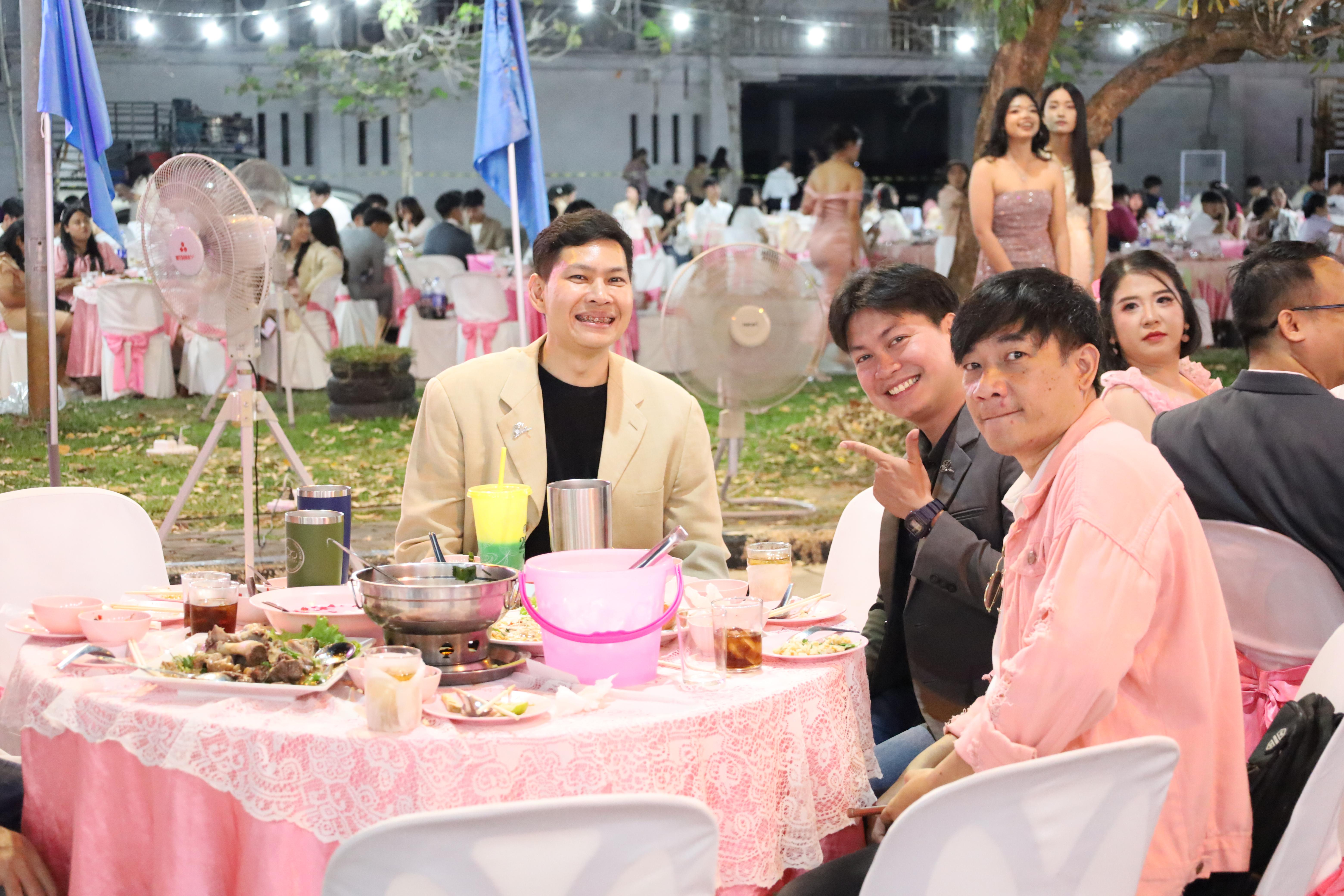 411. งานราตรีสีฟ้า