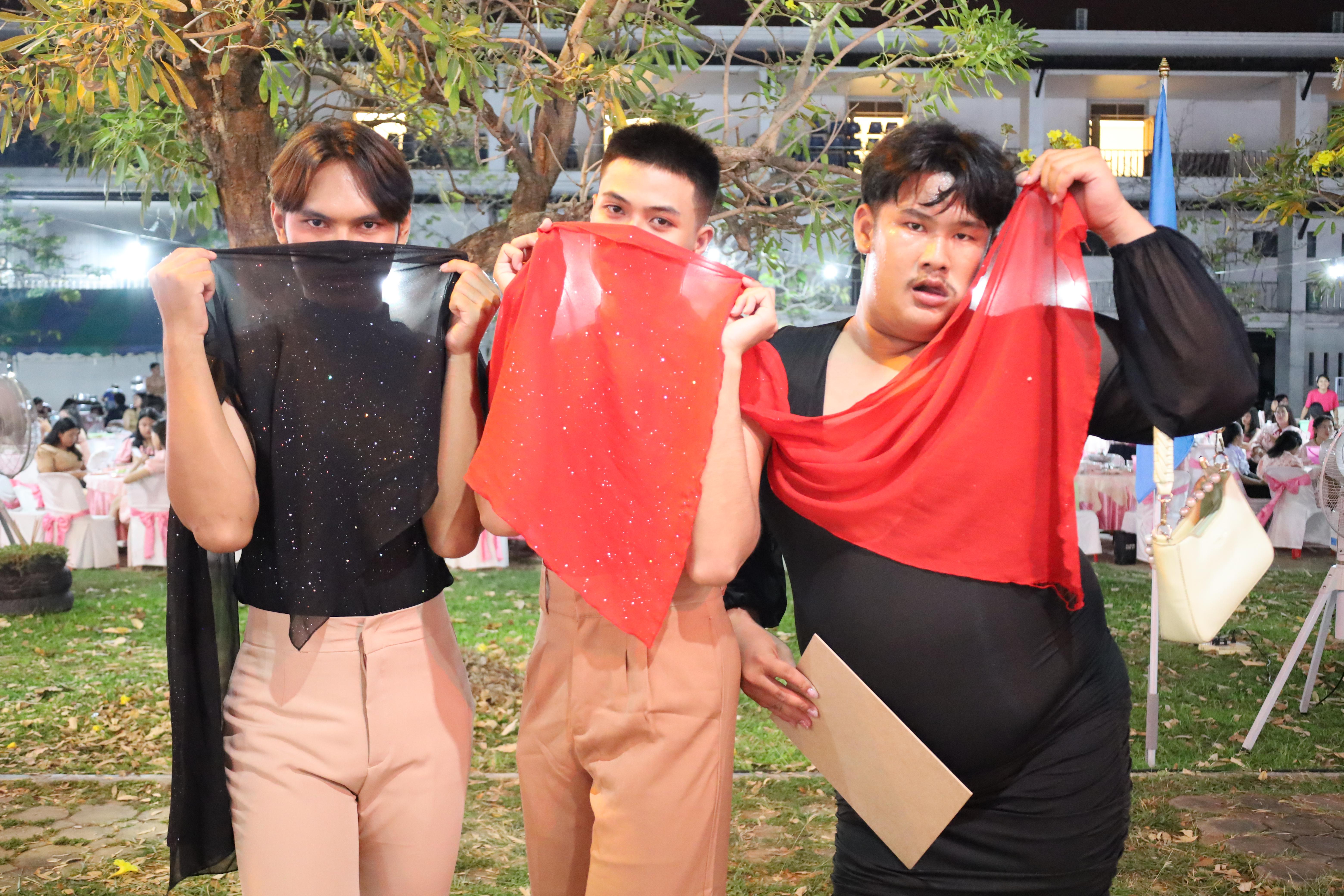 422. งานราตรีสีฟ้า