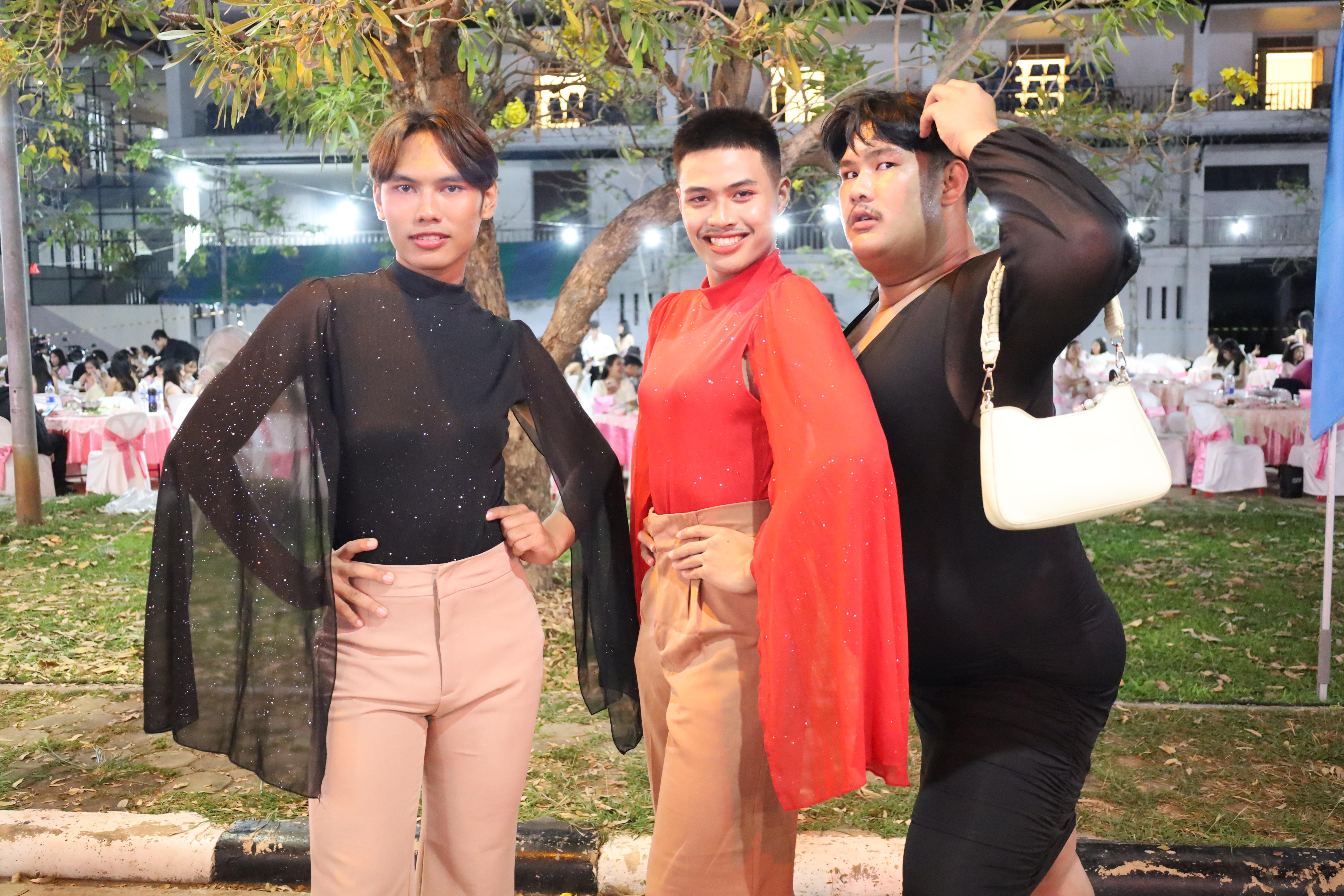 423. งานราตรีสีฟ้า